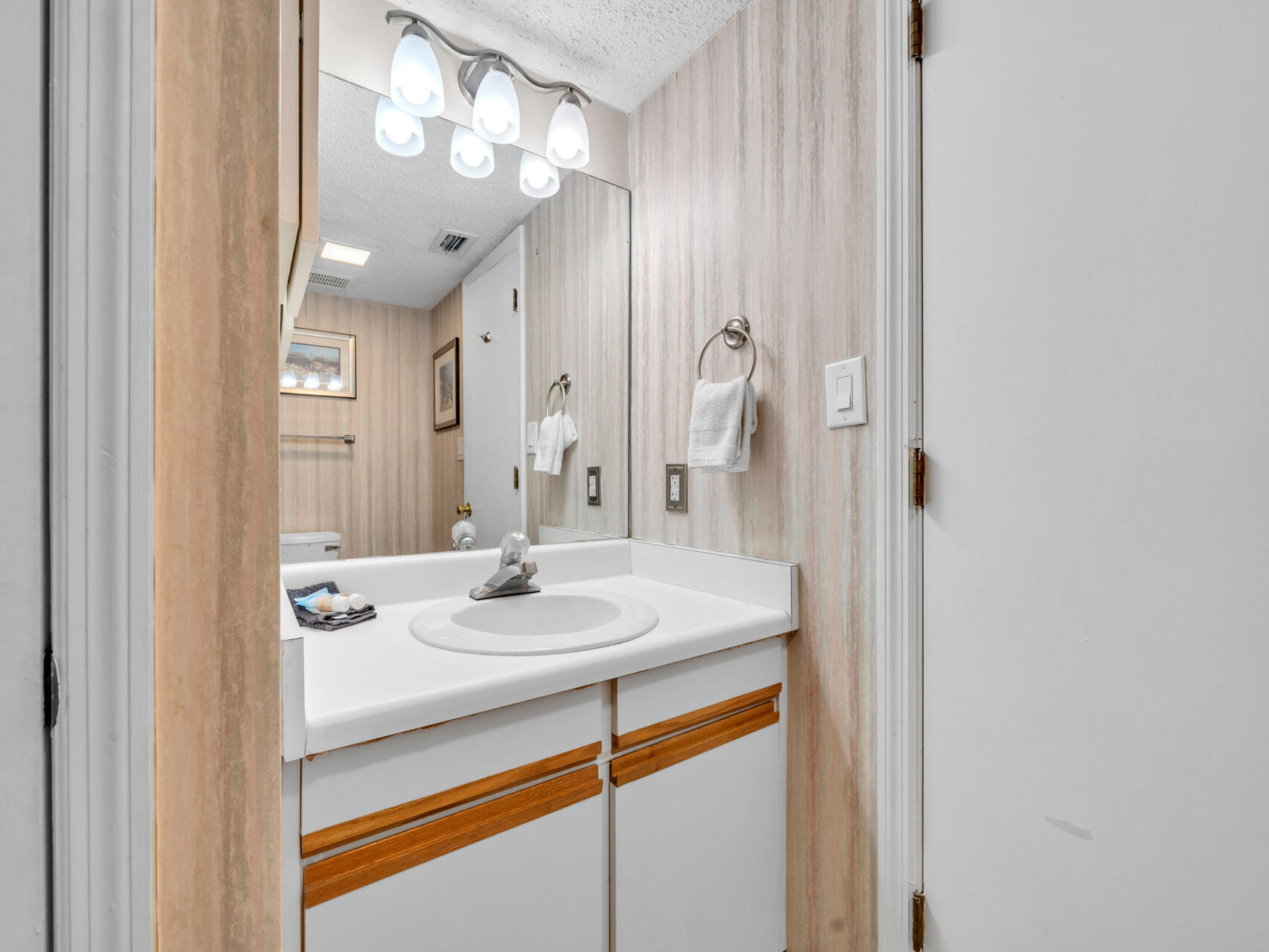 SEACHASE CONDO - Residential