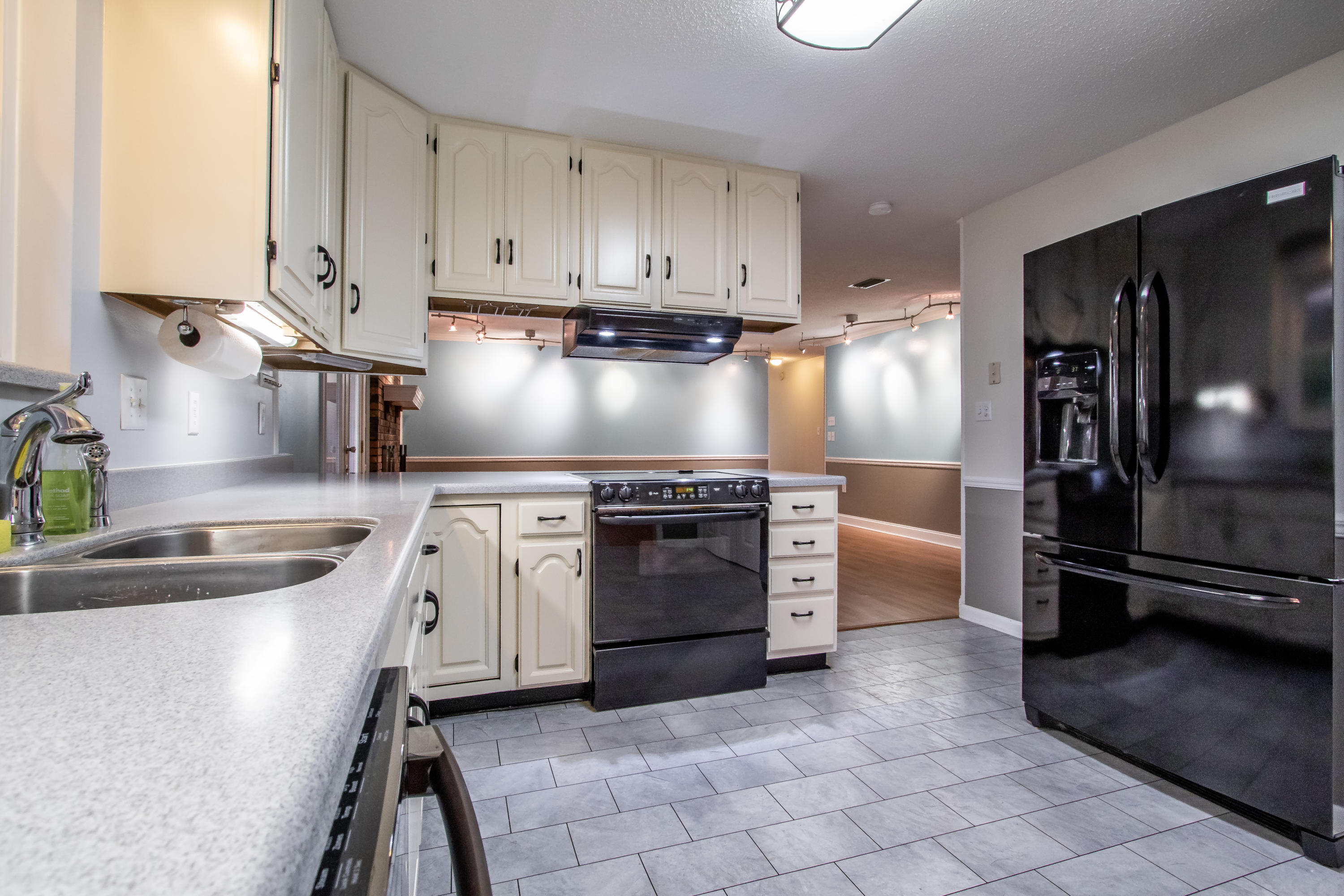 LAKE LORRAINE ESTATES 3 - Residential