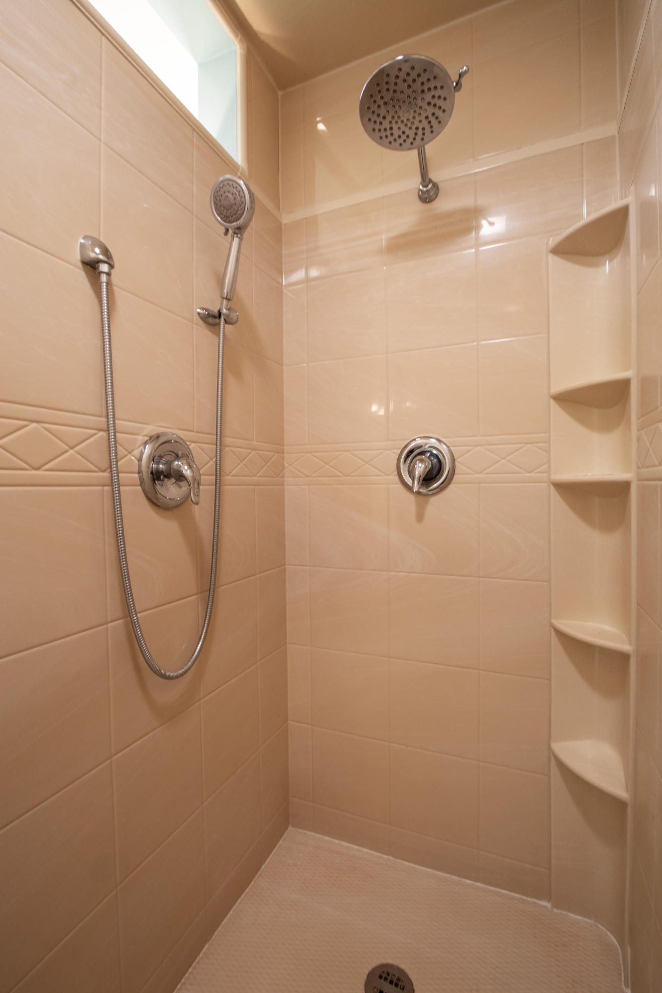 LAKE LORRAINE ESTATES 3 - Residential