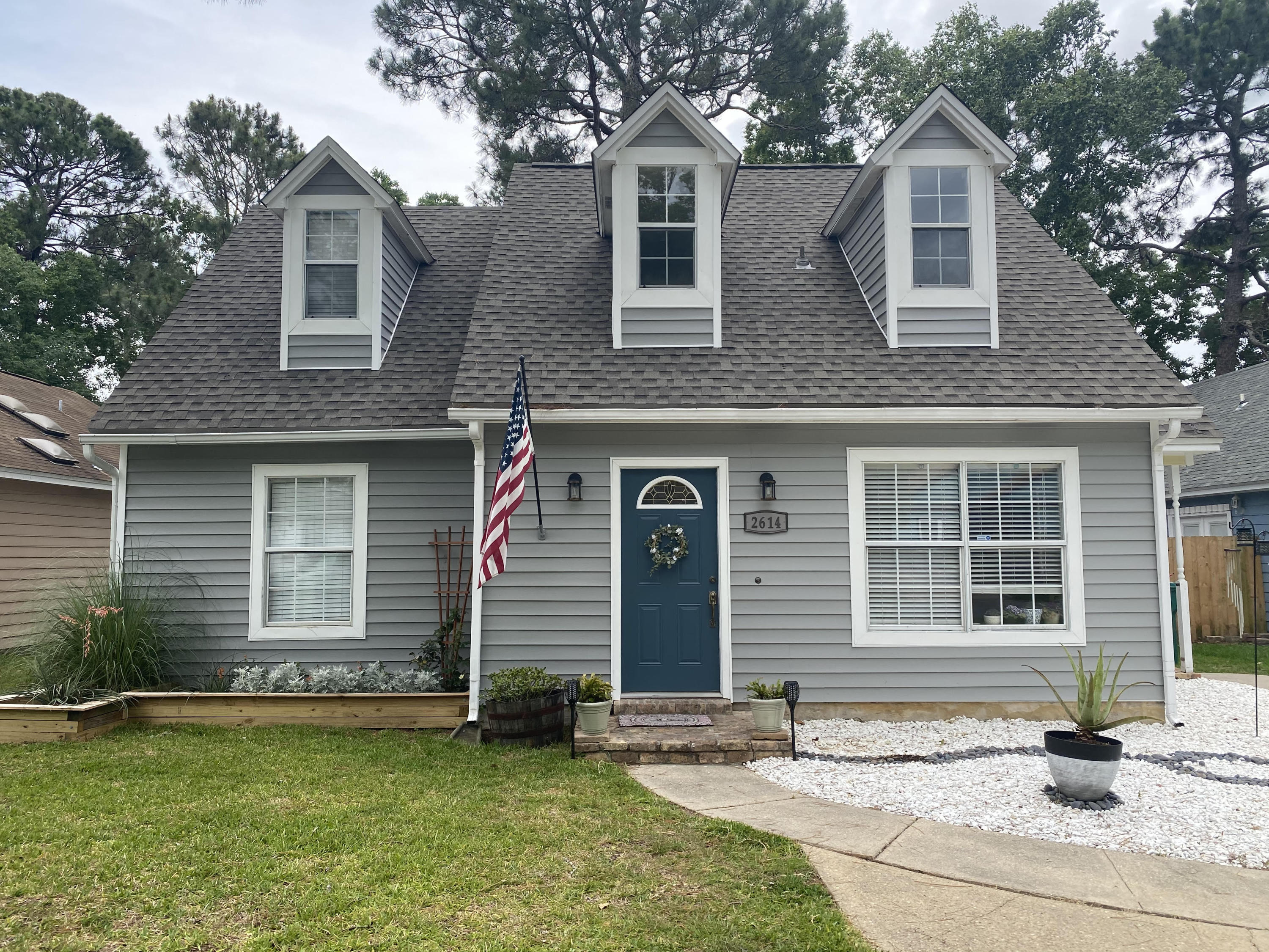Beautiful home, totally remodeled! Ready for new owners, do not miss this one!