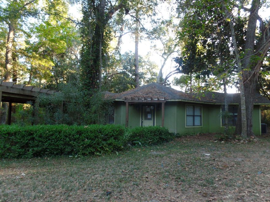 REO - Excellent potential in this canal front 3/2 home on a spacious .33 acre shady lot right near the bay. The home has large picture windows in the rear to maximize the view towards the canal, fireplace, large master bedroom, and a carport. The bay is just a very short boat ride away. Great location just minutes from shopping, beaches, restaurants, hospital, and much more. Come see this one today before it's gone!!!