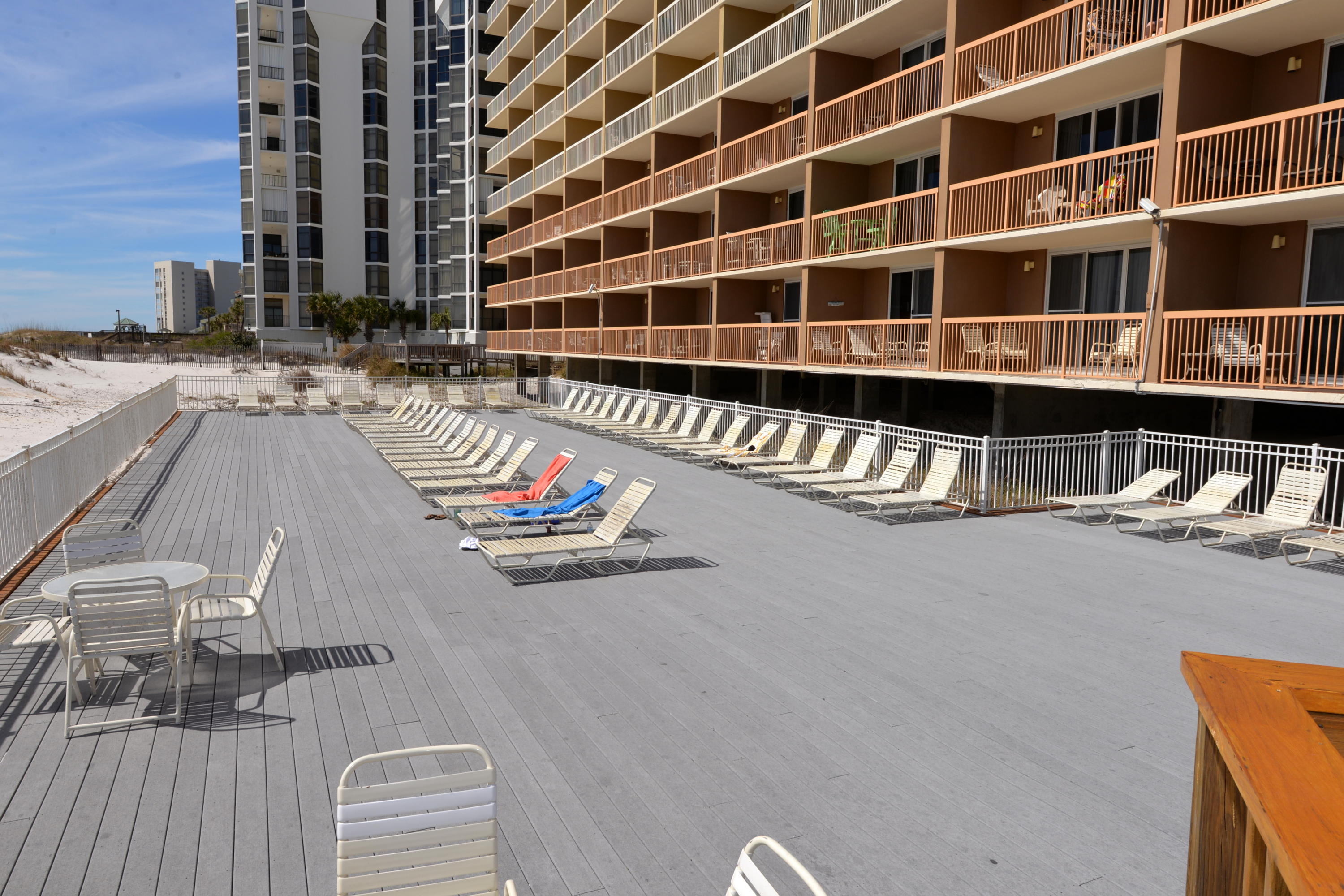 PELICAN BEACH RESORT - Residential