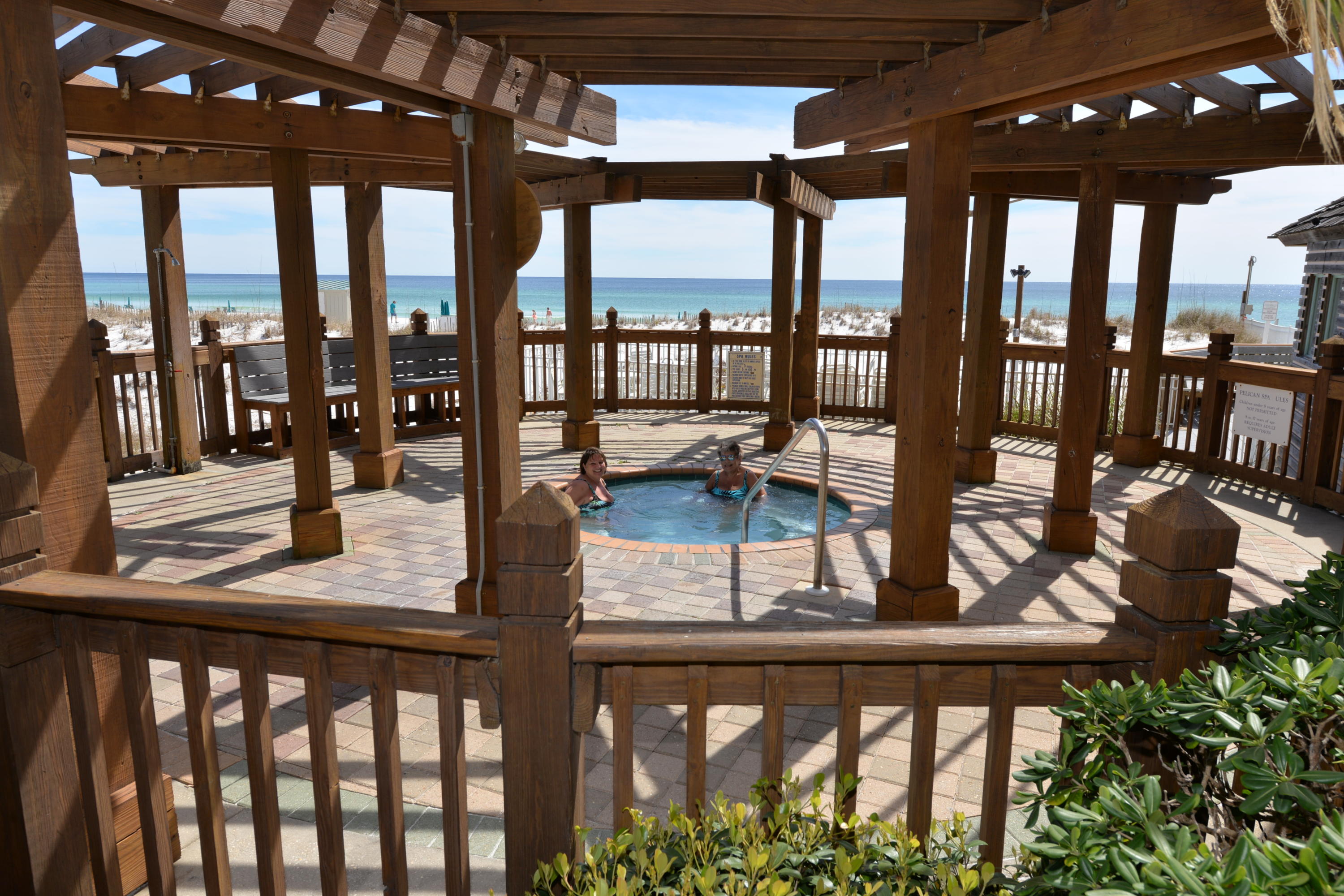 PELICAN BEACH RESORT - Residential