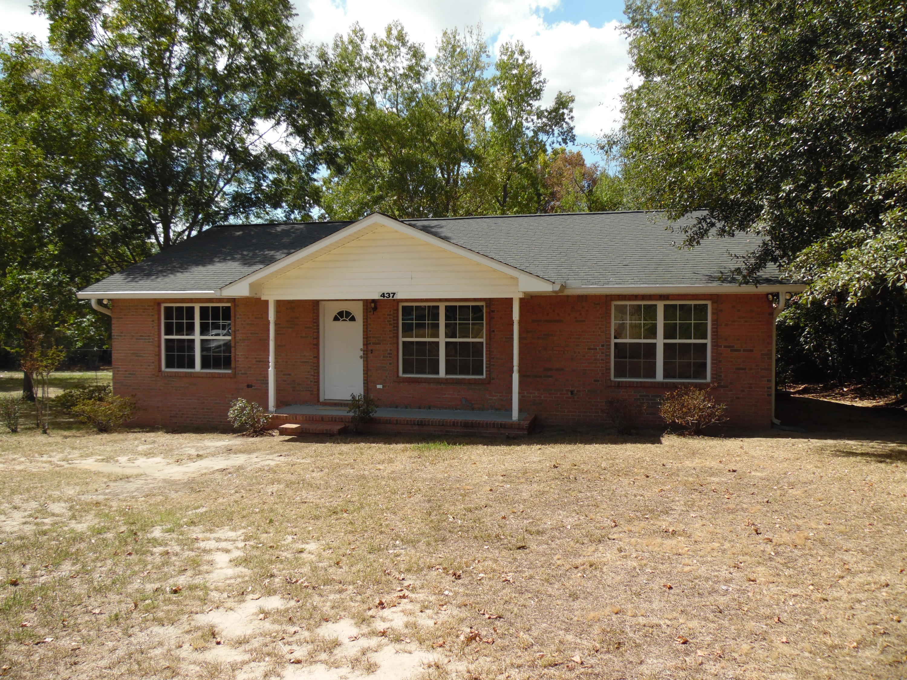 This is a great family home with 1426 s.f. heated living area and an oversized double car garage 30x20' (could be converted to 600 more s.f. living area if needed) This home has been well maintained and just updated. Has newly installed carpet in the bedrooms and freshly painted walls through out the home. In your backyard you have a view of beautiful Lake Jackson a recreational lake that is only a short walk away. There is a RV park on Lake Jackson for your friends to visit you. FUN, FUN, FUN! Easy to view, call today.