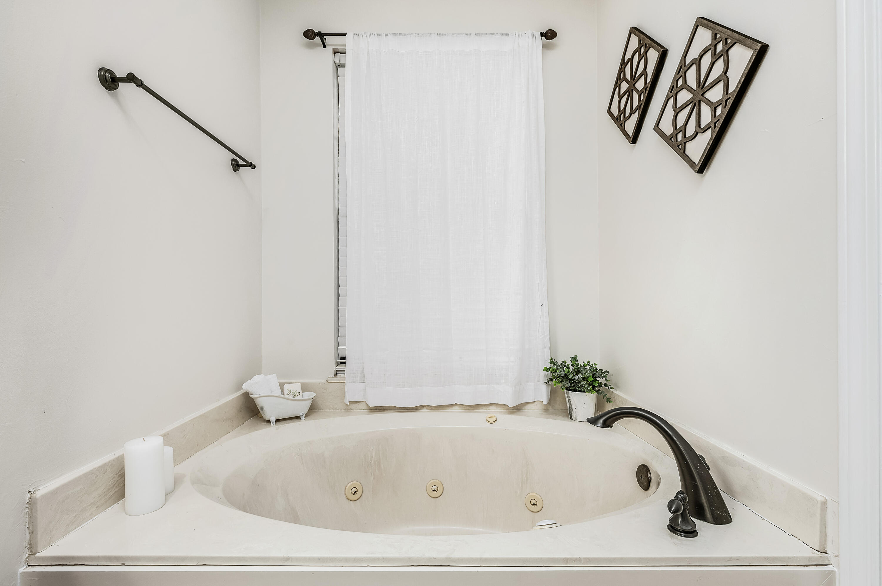 LAKE POINTE - Residential