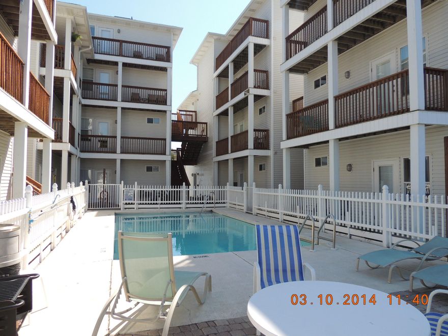 Short sale. Great investment opportunity on this unit. Buyer to verify all pertinent information.