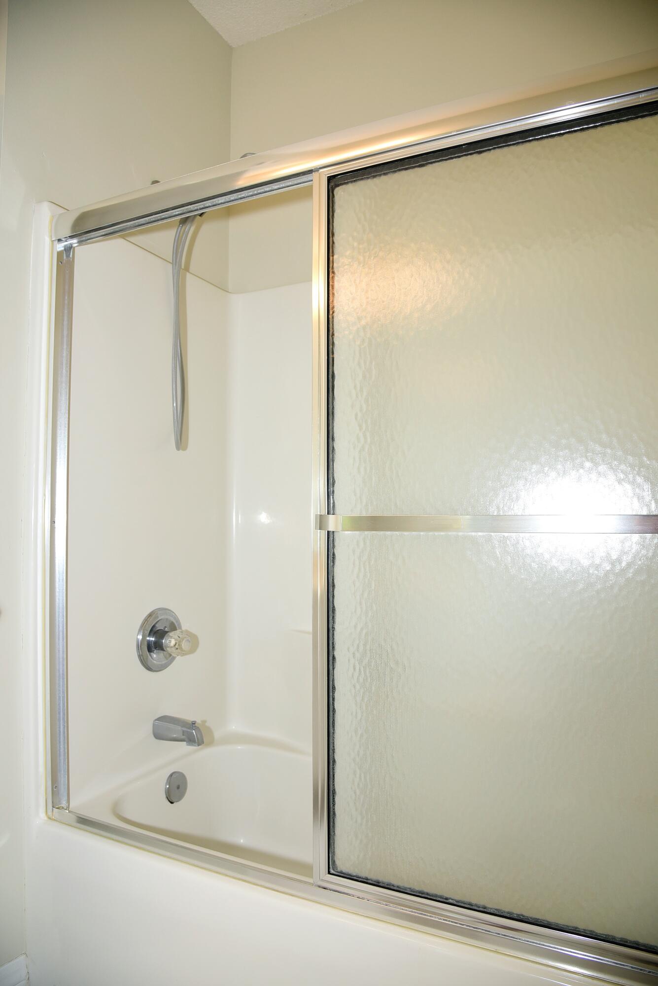 THE OAKS AT NICEVILLE - Residential Lease