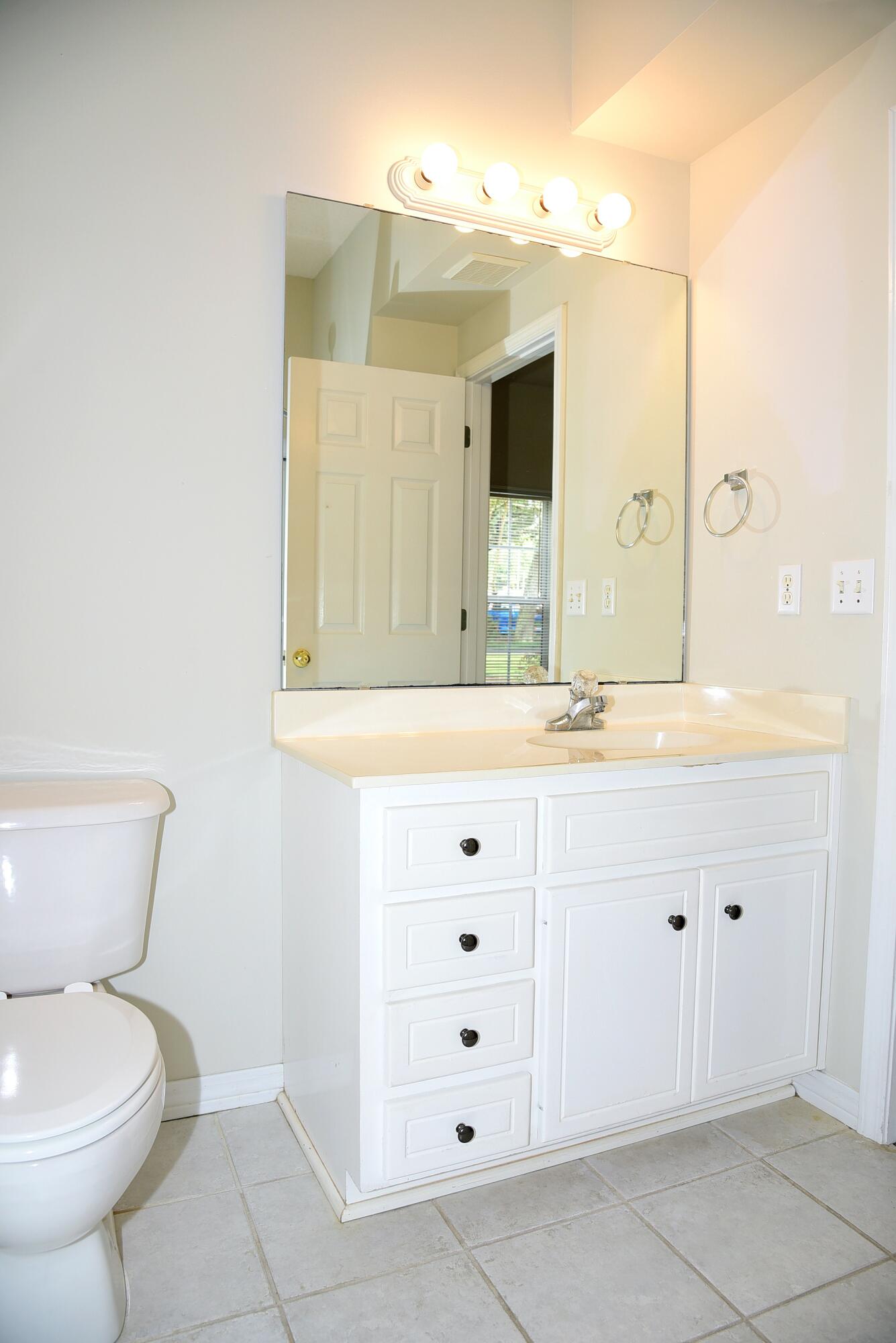 THE OAKS AT NICEVILLE - Residential Lease