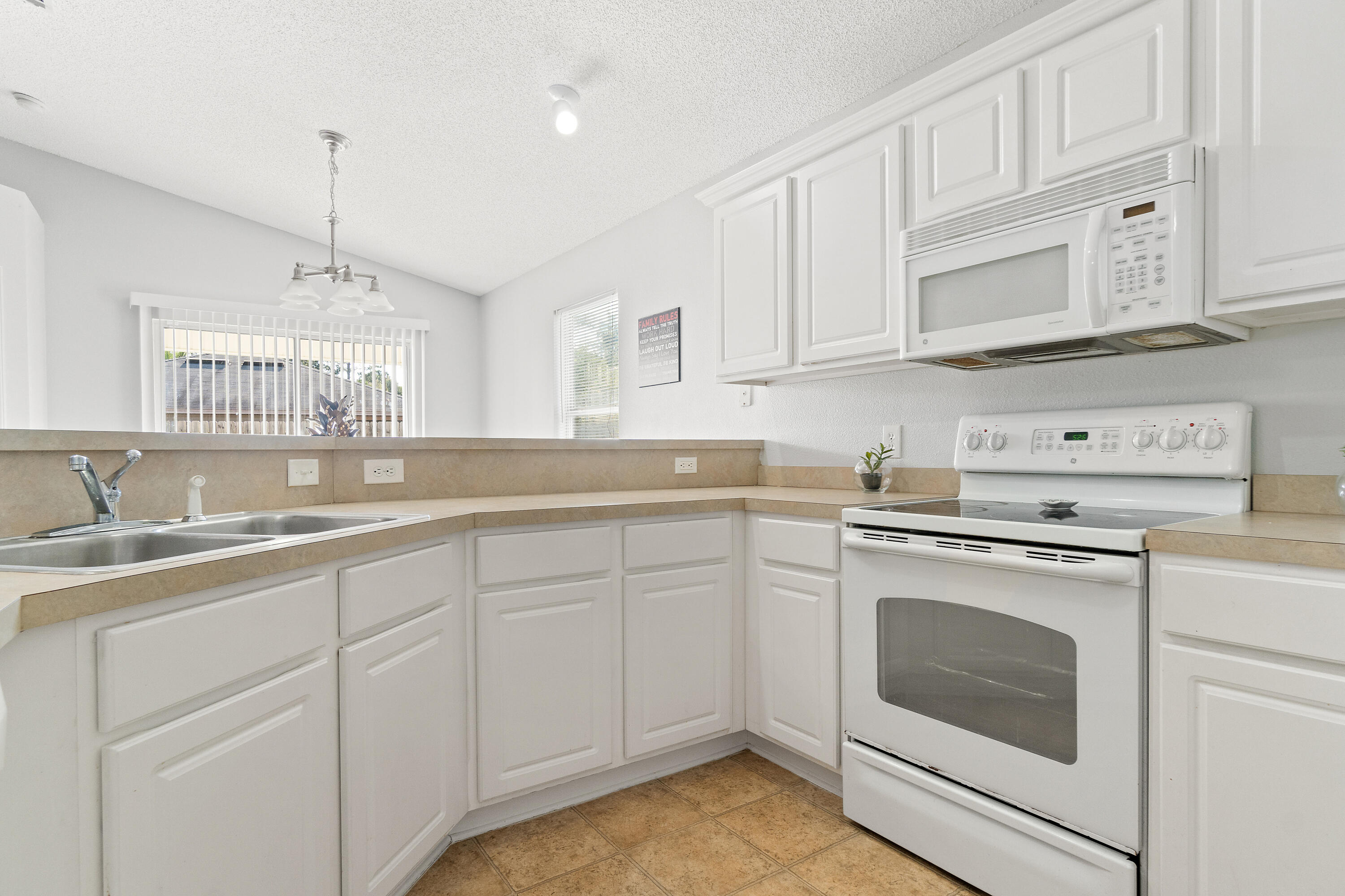 MAPLE OAKS - Residential