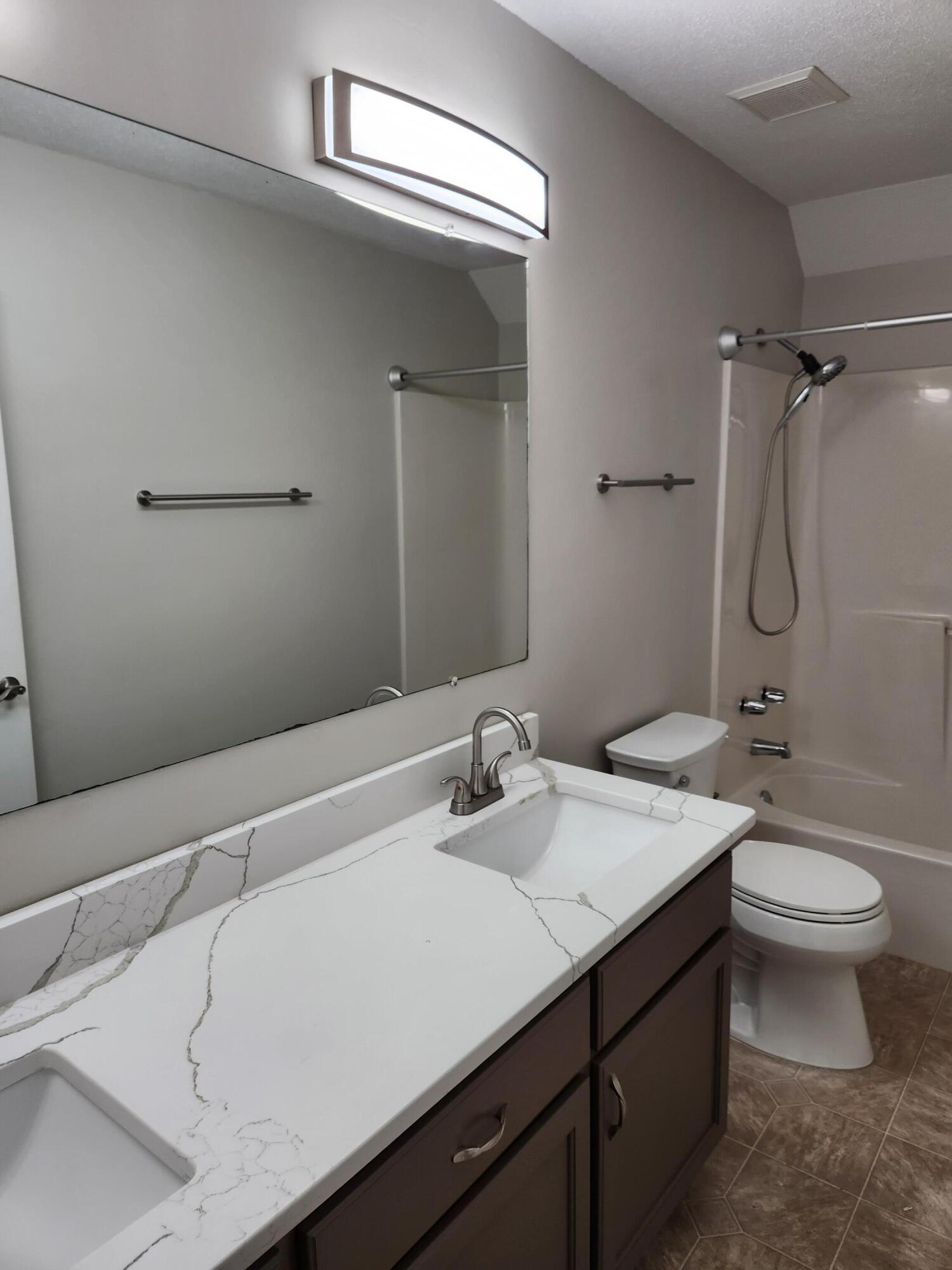 VILLAGE WEST - Residential