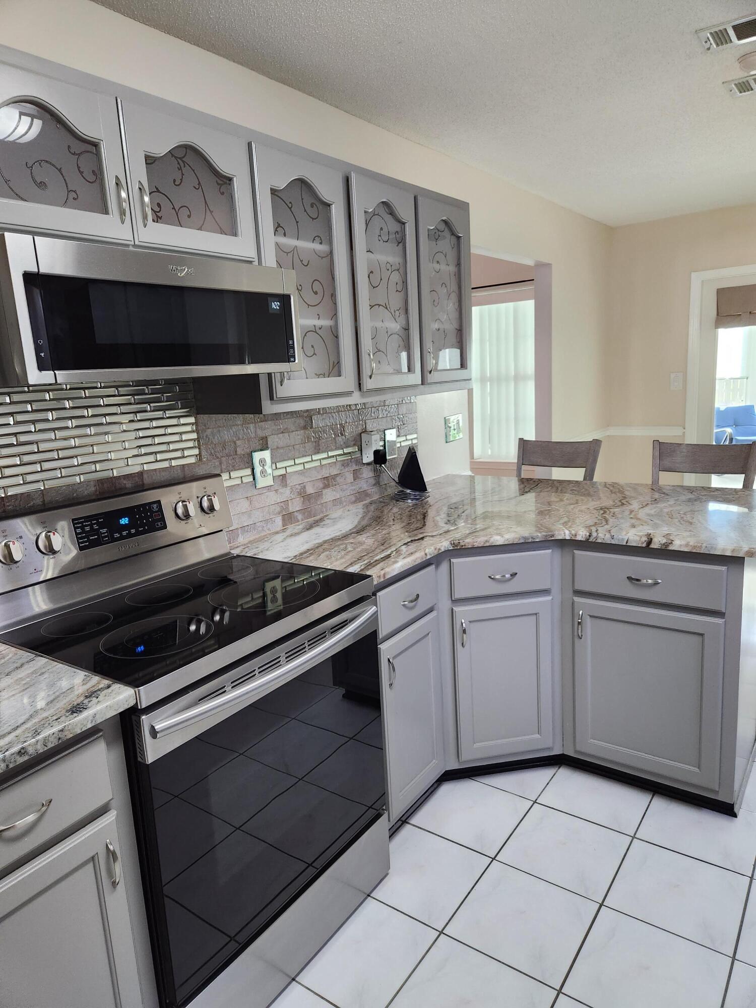 VILLAGE WEST - Residential