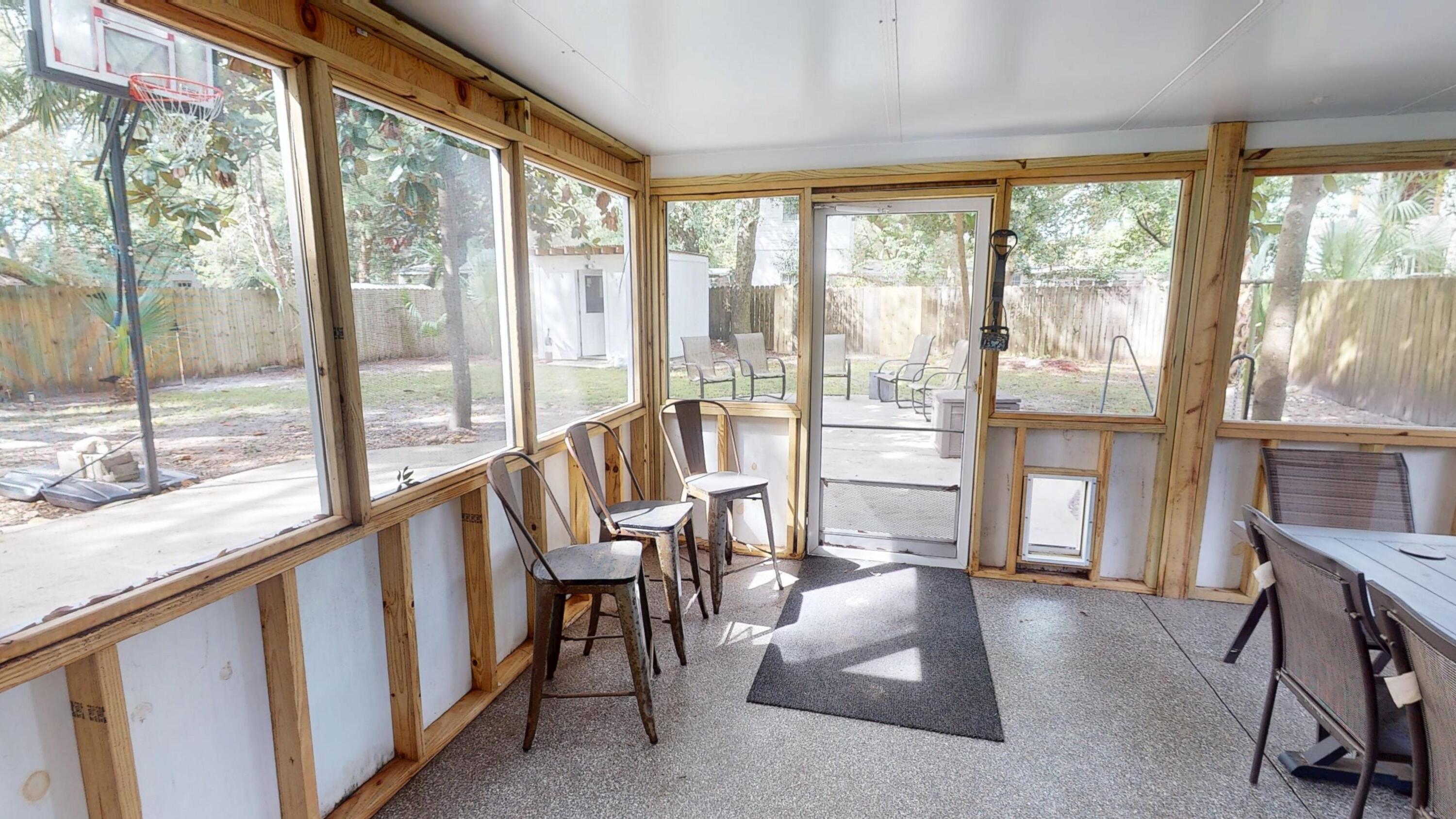 ELLIOTTS POINT - Residential