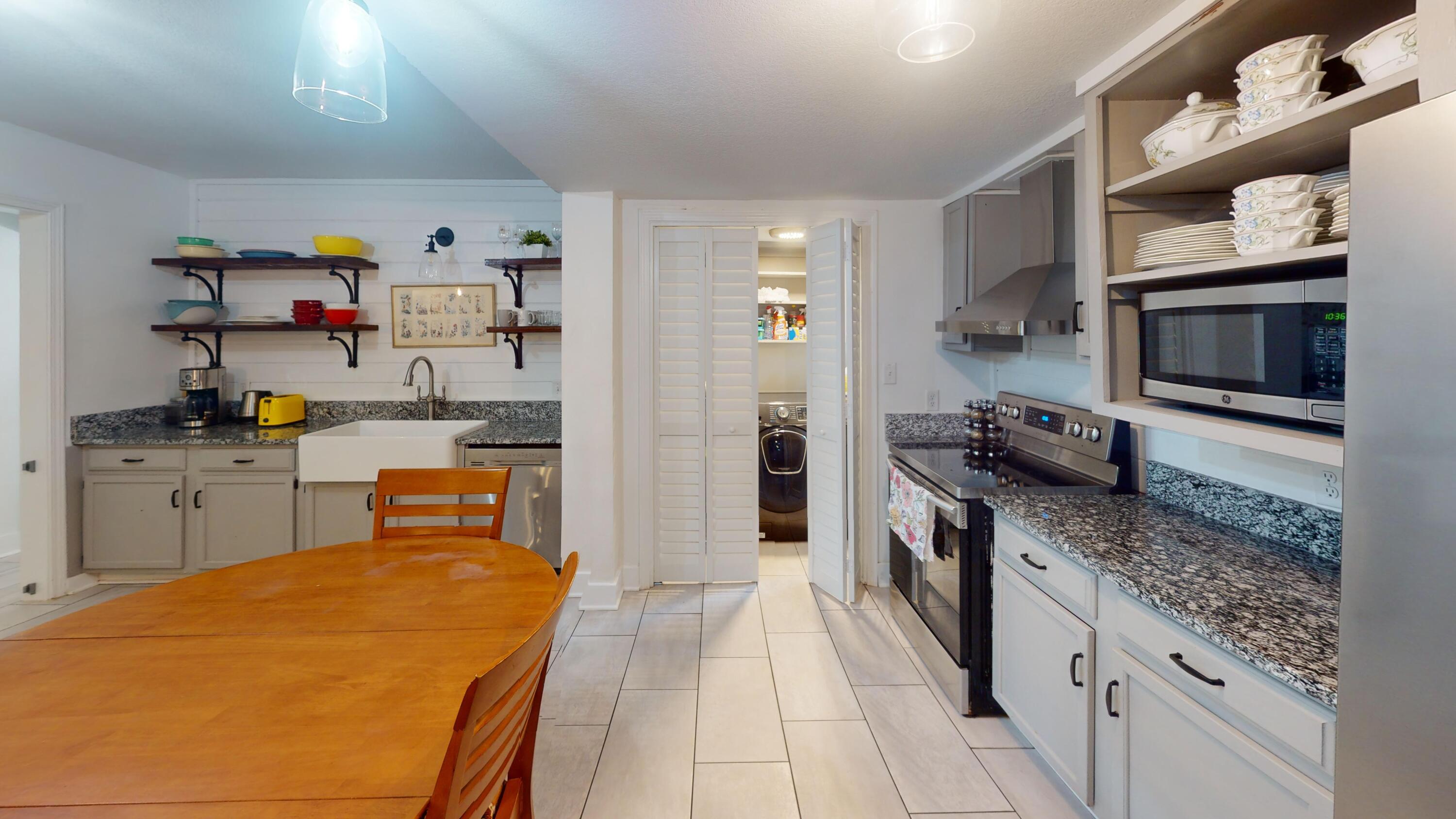 ELLIOTTS POINT - Residential