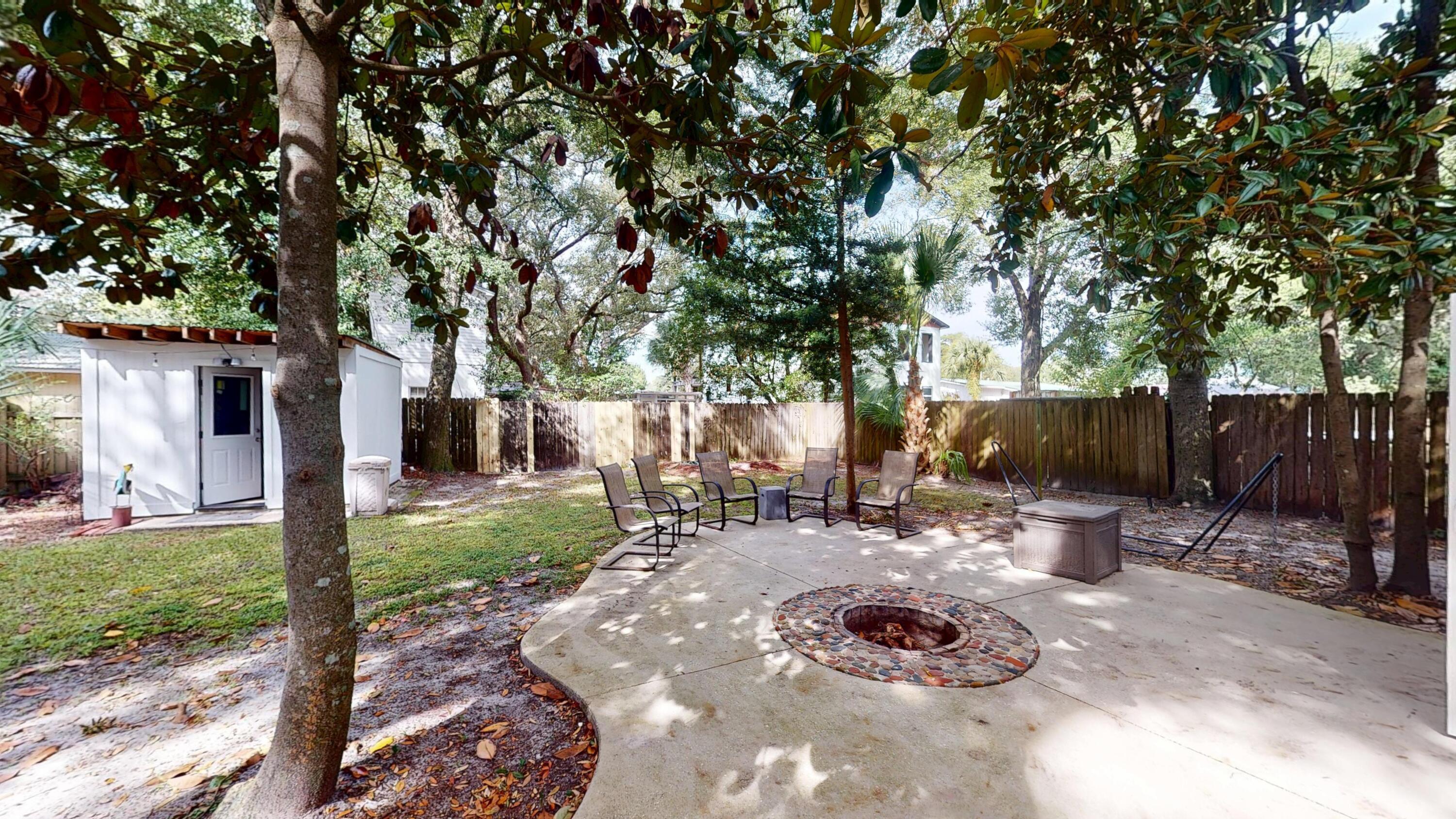 ELLIOTTS POINT - Residential