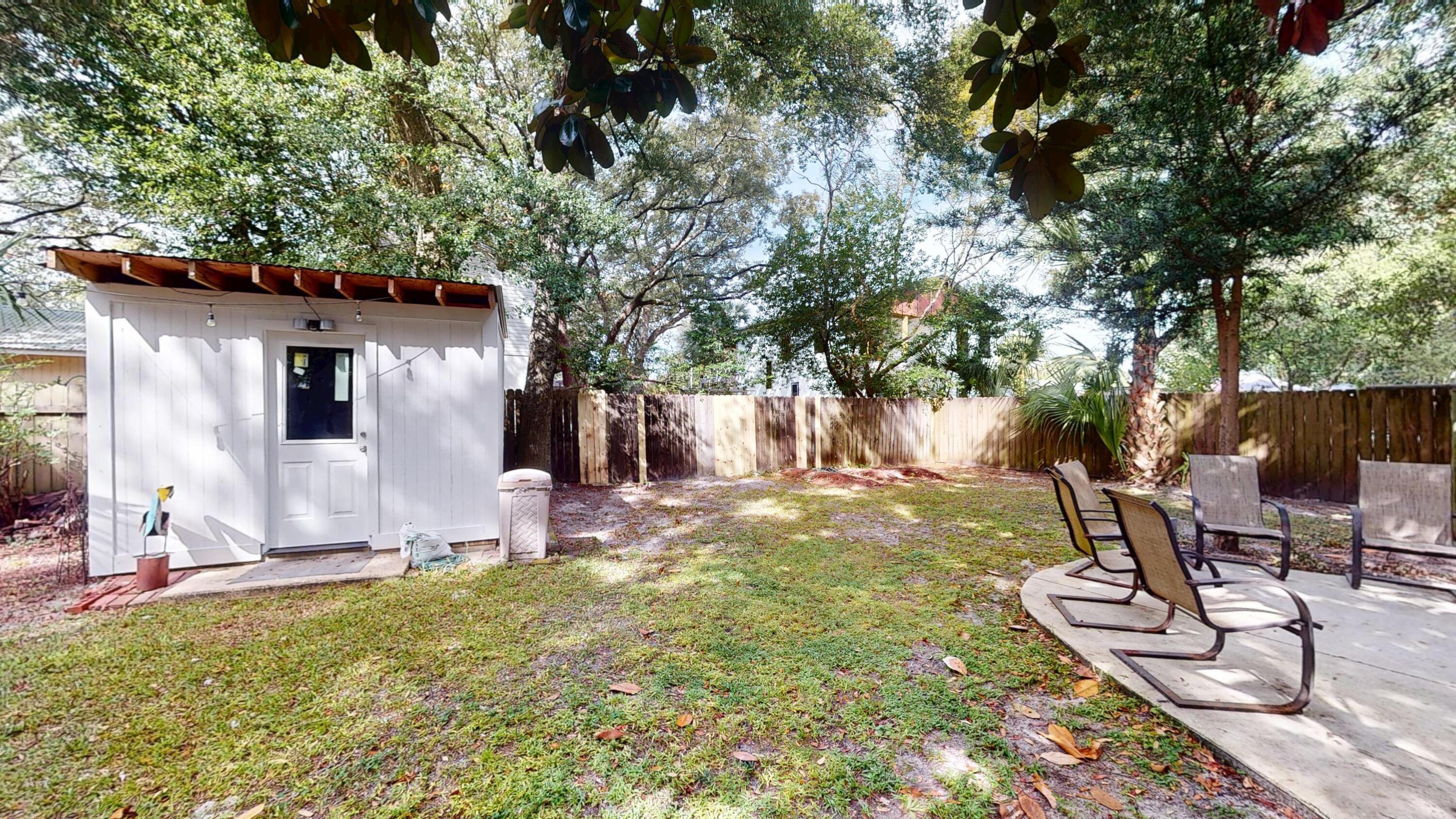 ELLIOTTS POINT - Residential