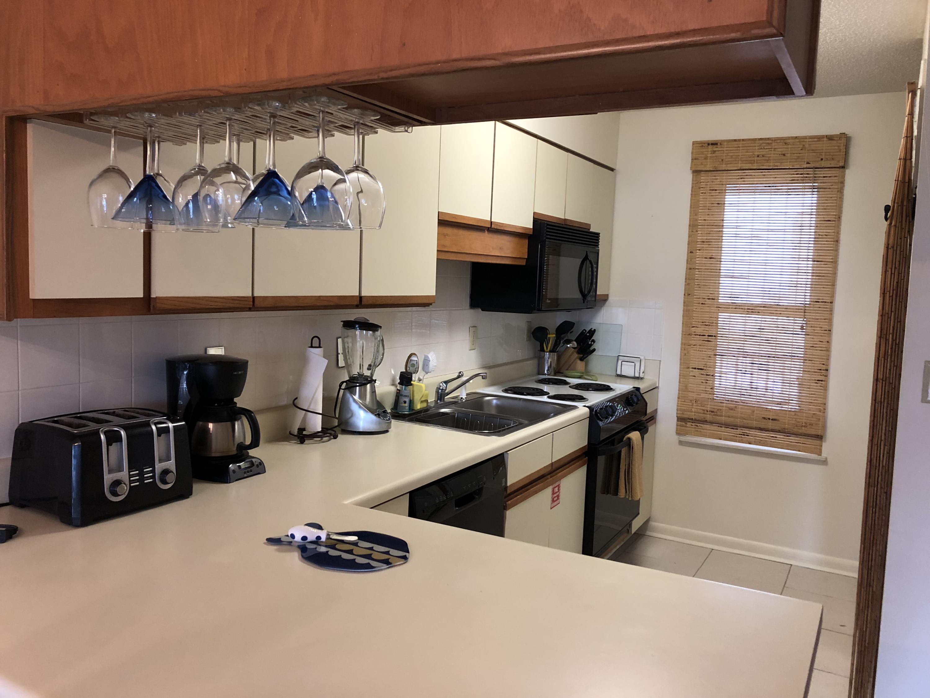 POOLSIDE VILLAS CONDO - Residential