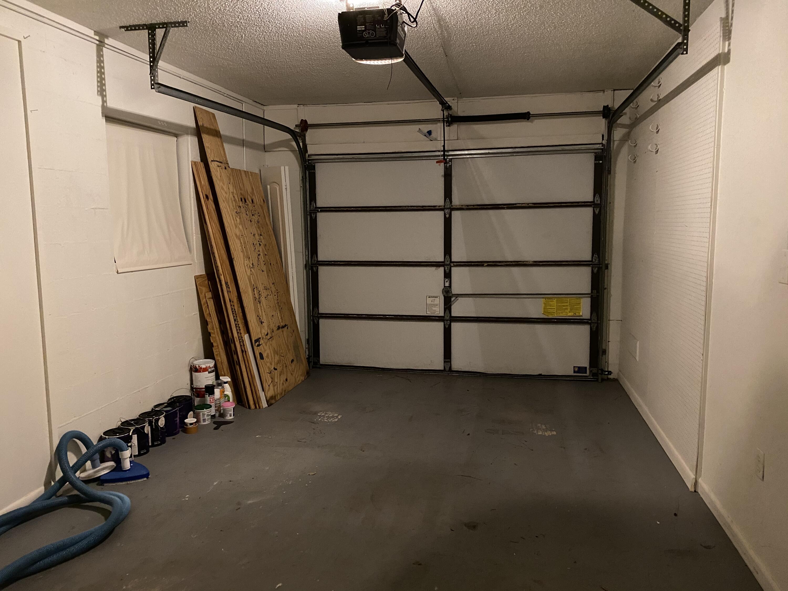 QUIET WOOD - Residential Lease