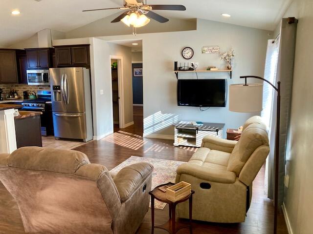 OAKWOOD LAKES ESTATES - Residential