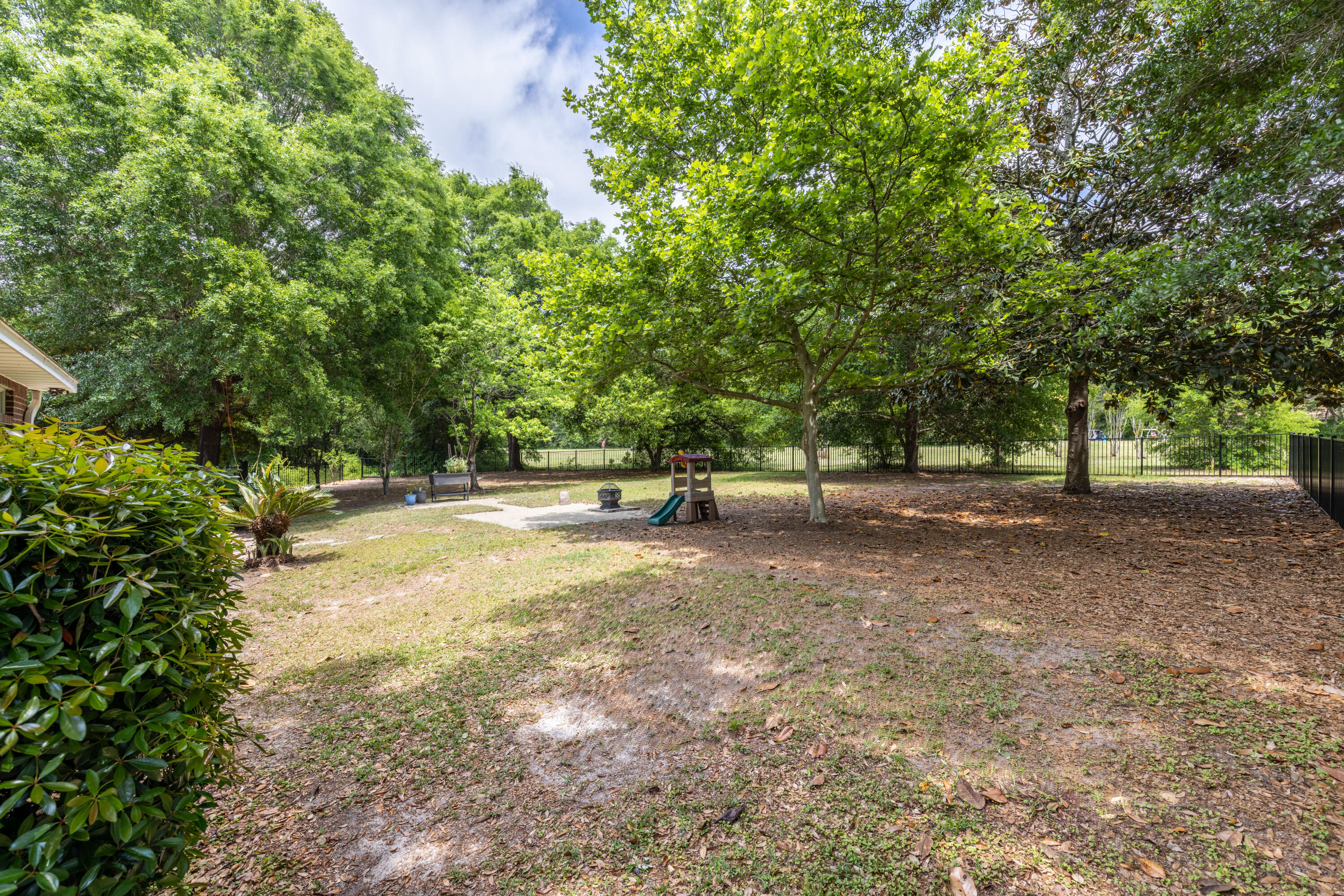 ROCKY BAYOU COUNTRY CLUB ESTATES 3 - Residential