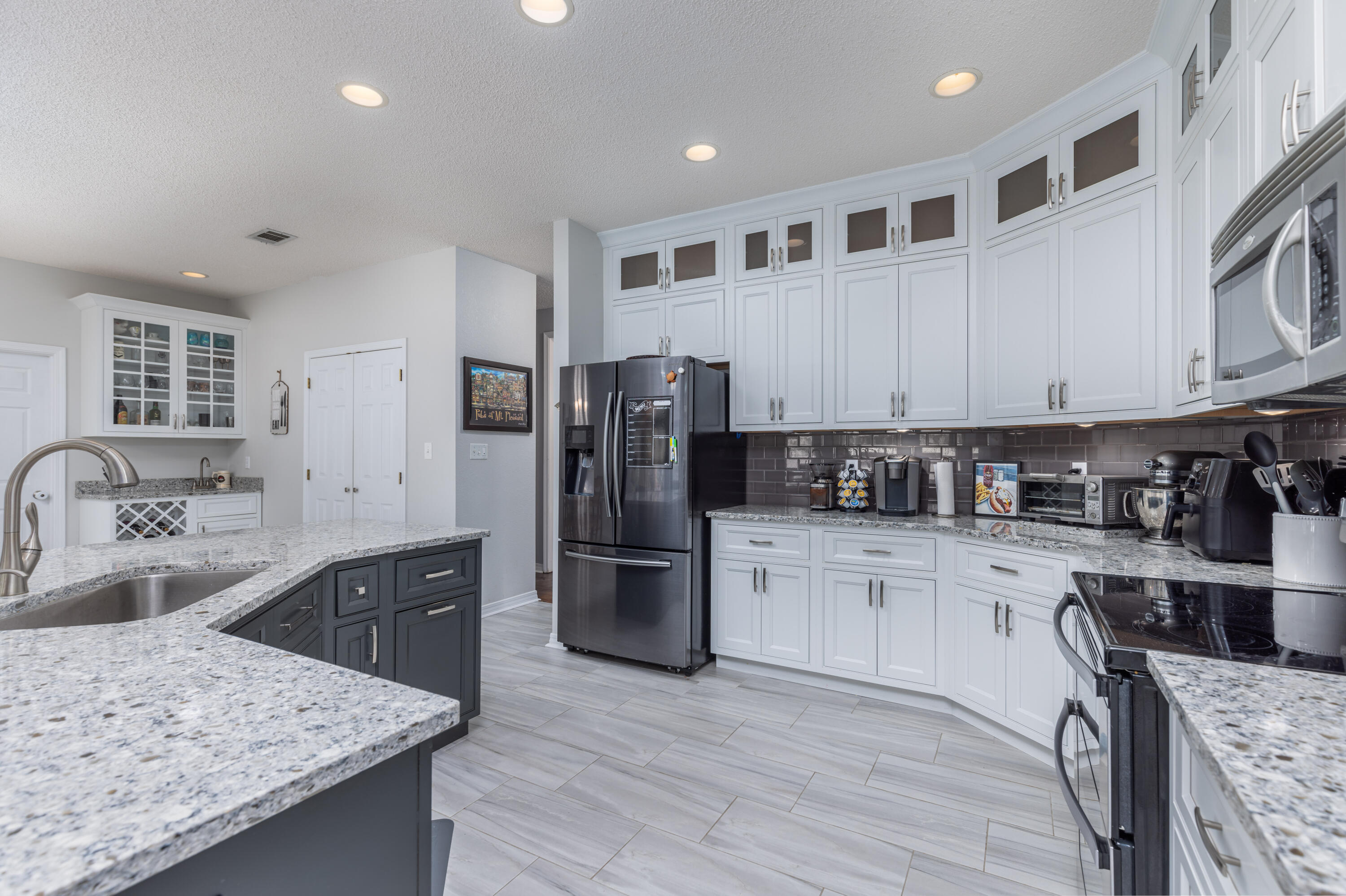 ROCKY BAYOU COUNTRY CLUB ESTATES 3 - Residential