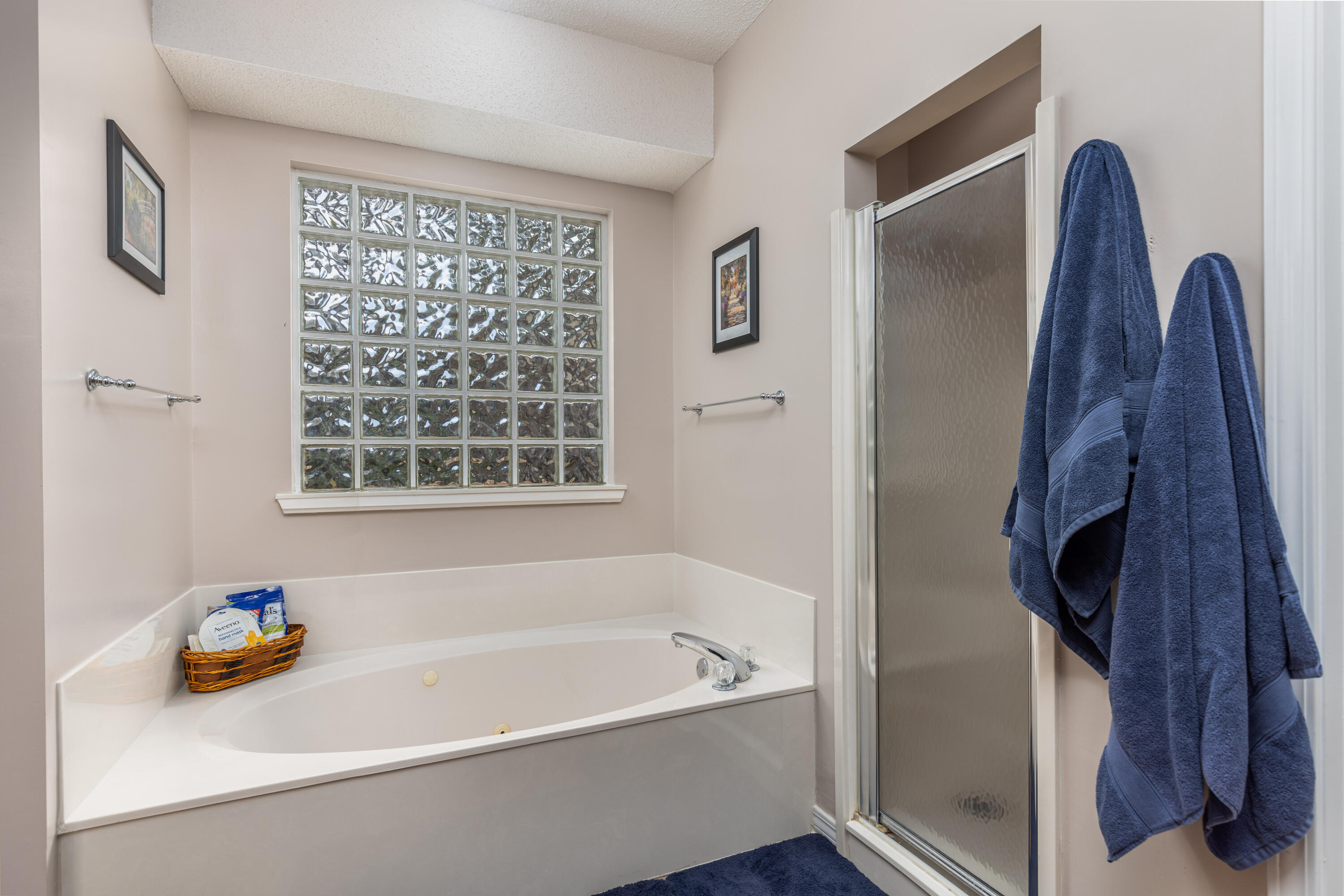 ROCKY BAYOU COUNTRY CLUB ESTATES 3 - Residential