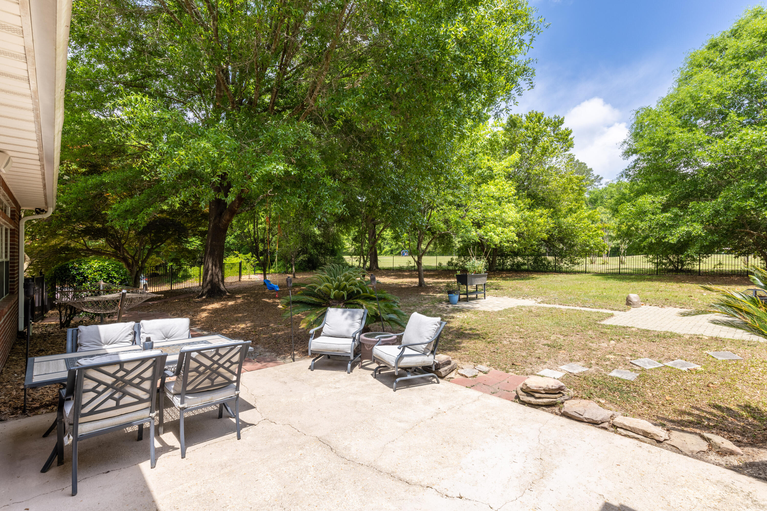 ROCKY BAYOU COUNTRY CLUB ESTATES 3 - Residential