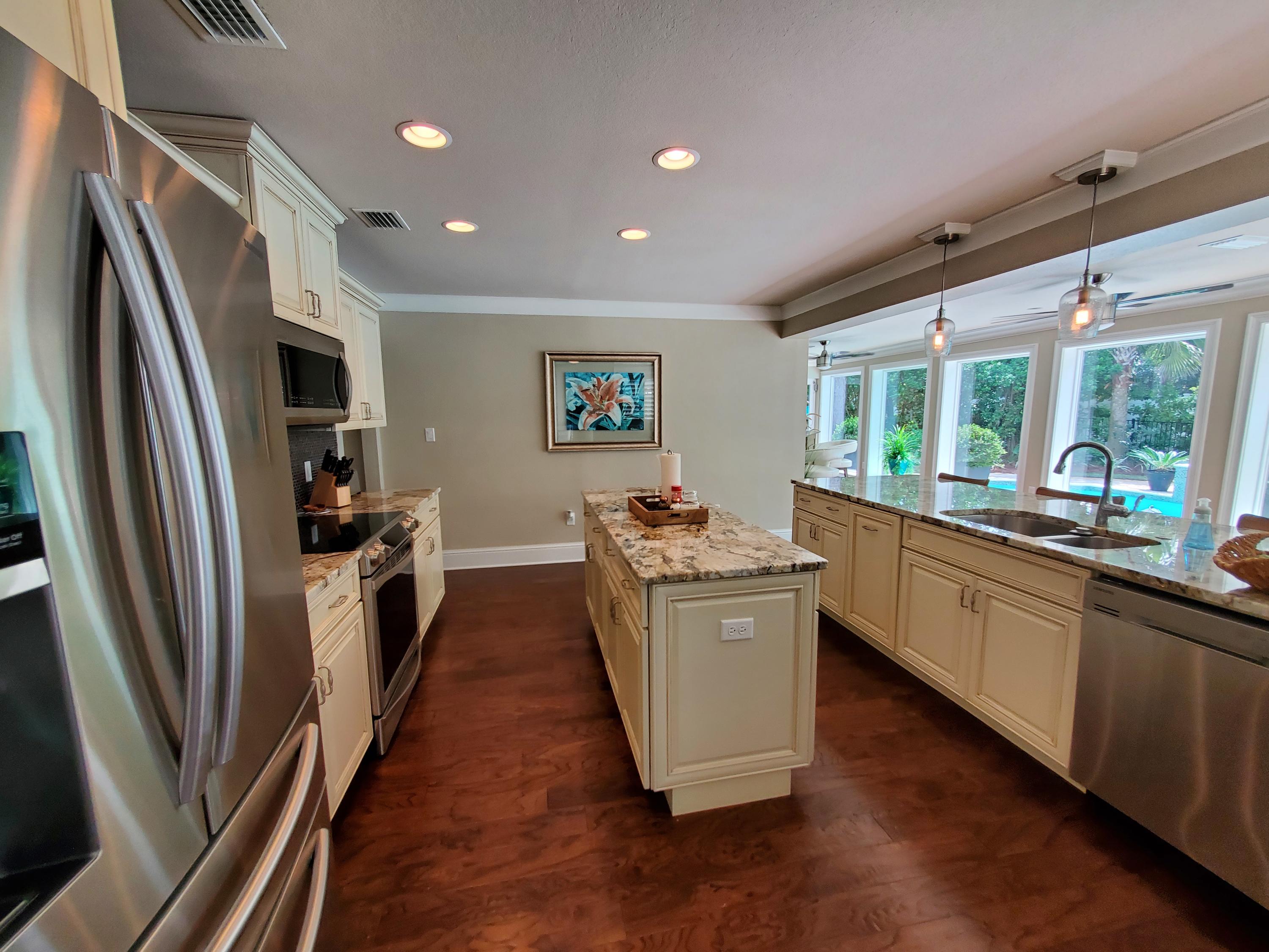 BAYTOWNE AVE EAST - Residential