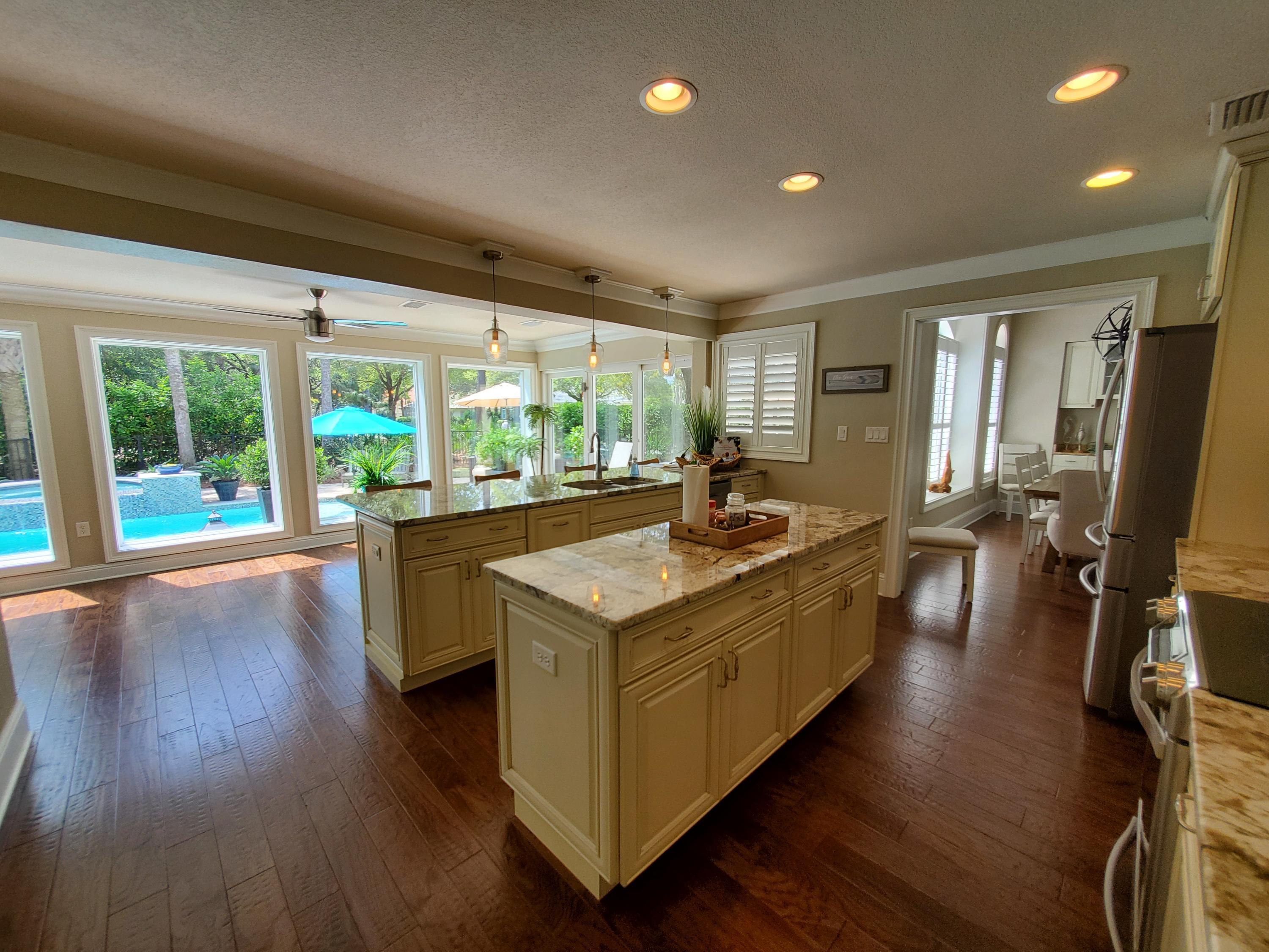 BAYTOWNE AVE EAST - Residential