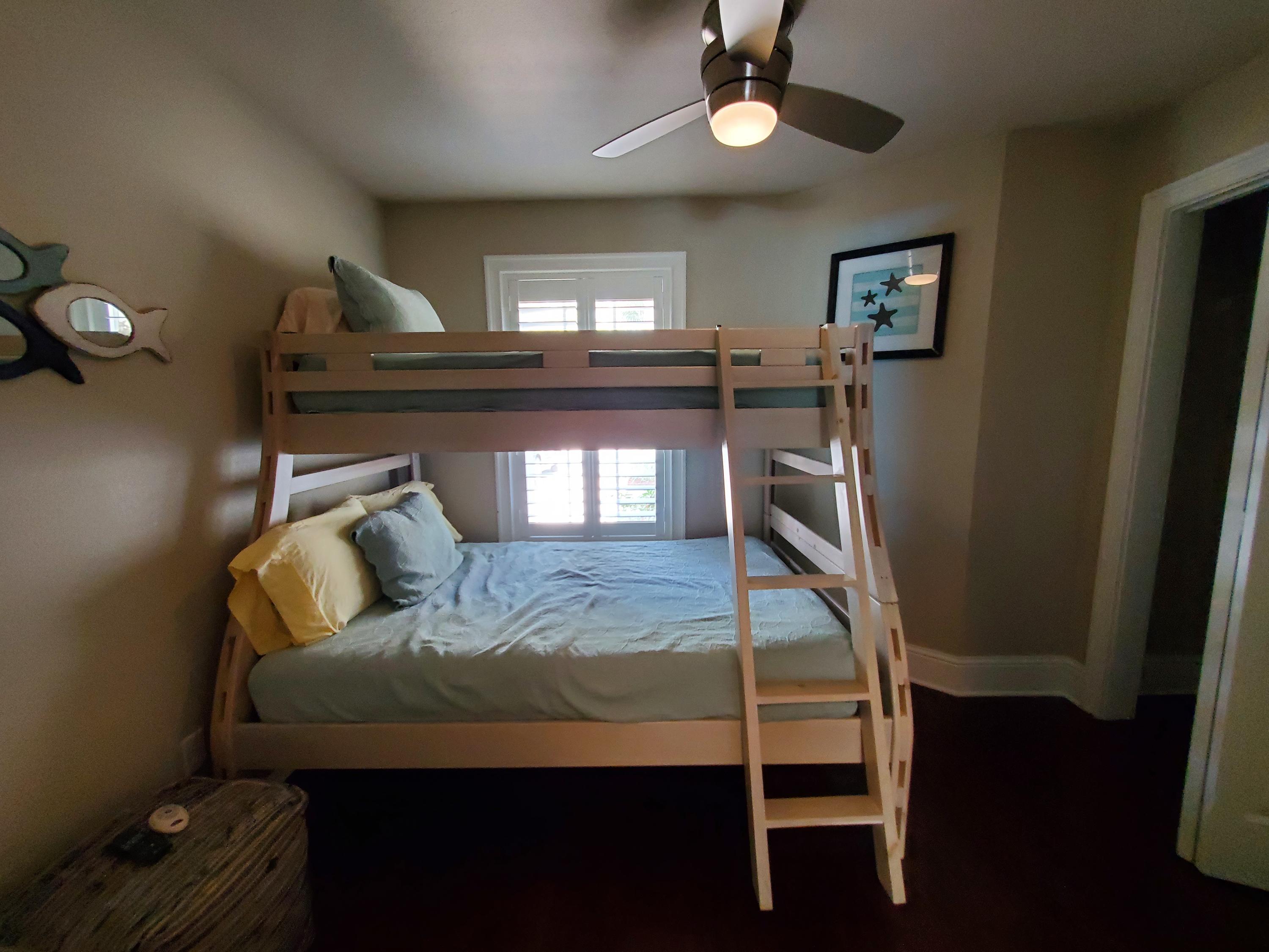 BAYTOWNE AVE EAST - Residential