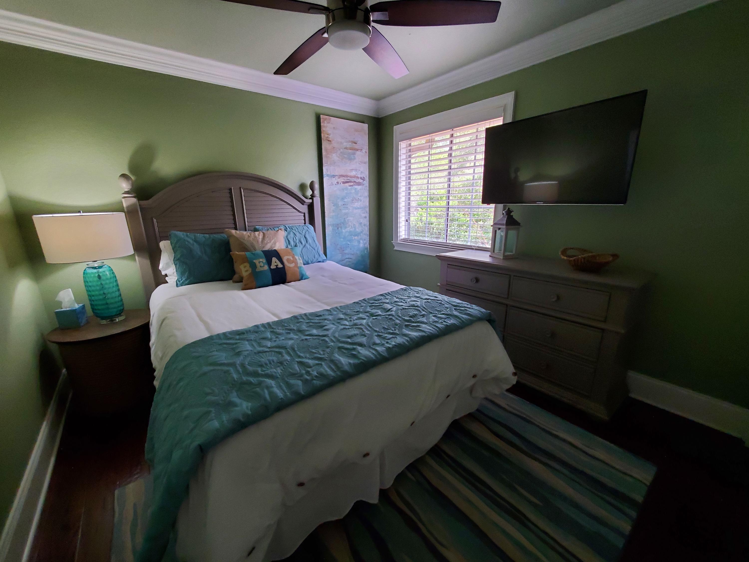 BAYTOWNE AVE EAST - Residential