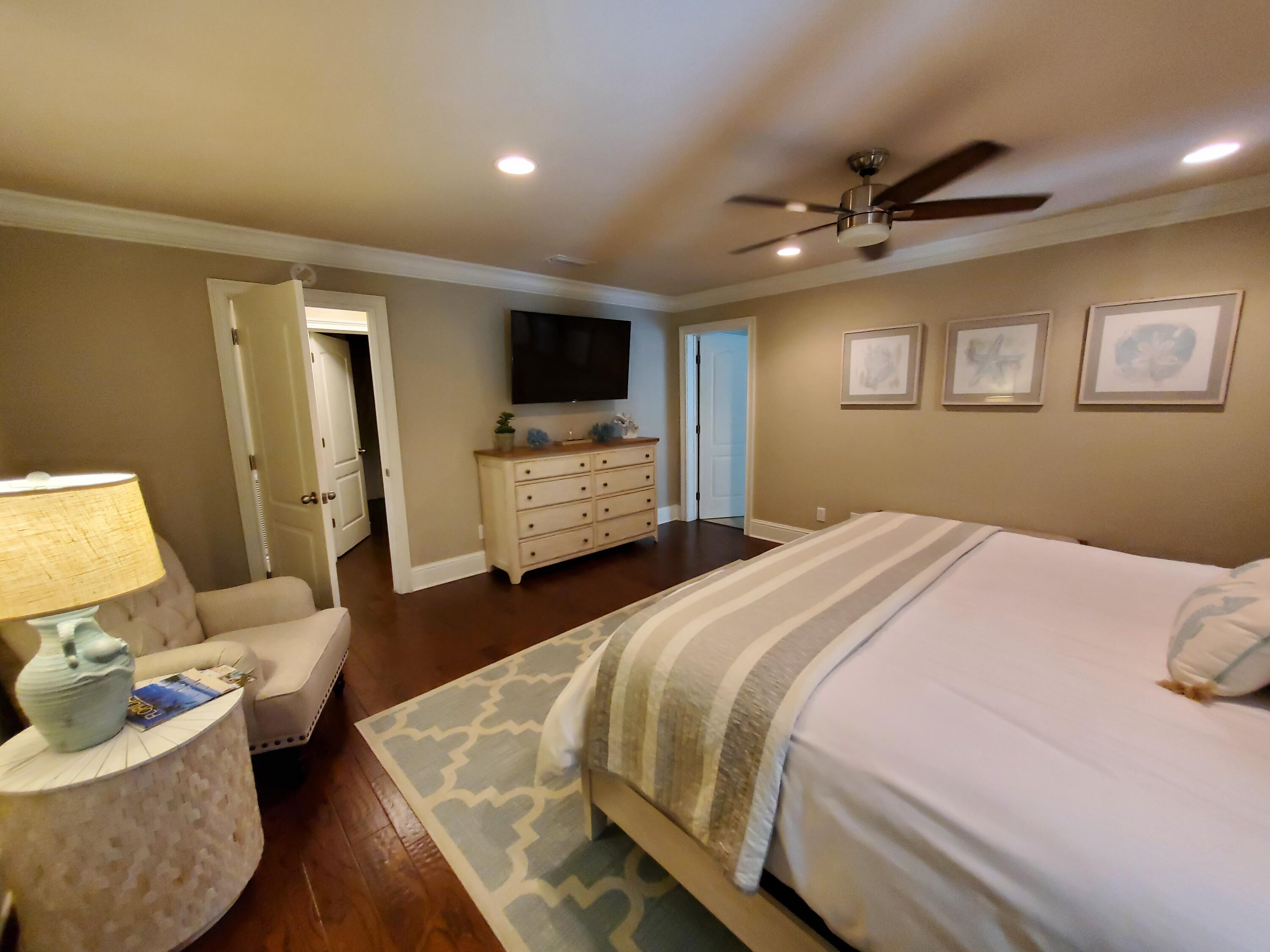 BAYTOWNE AVE EAST - Residential