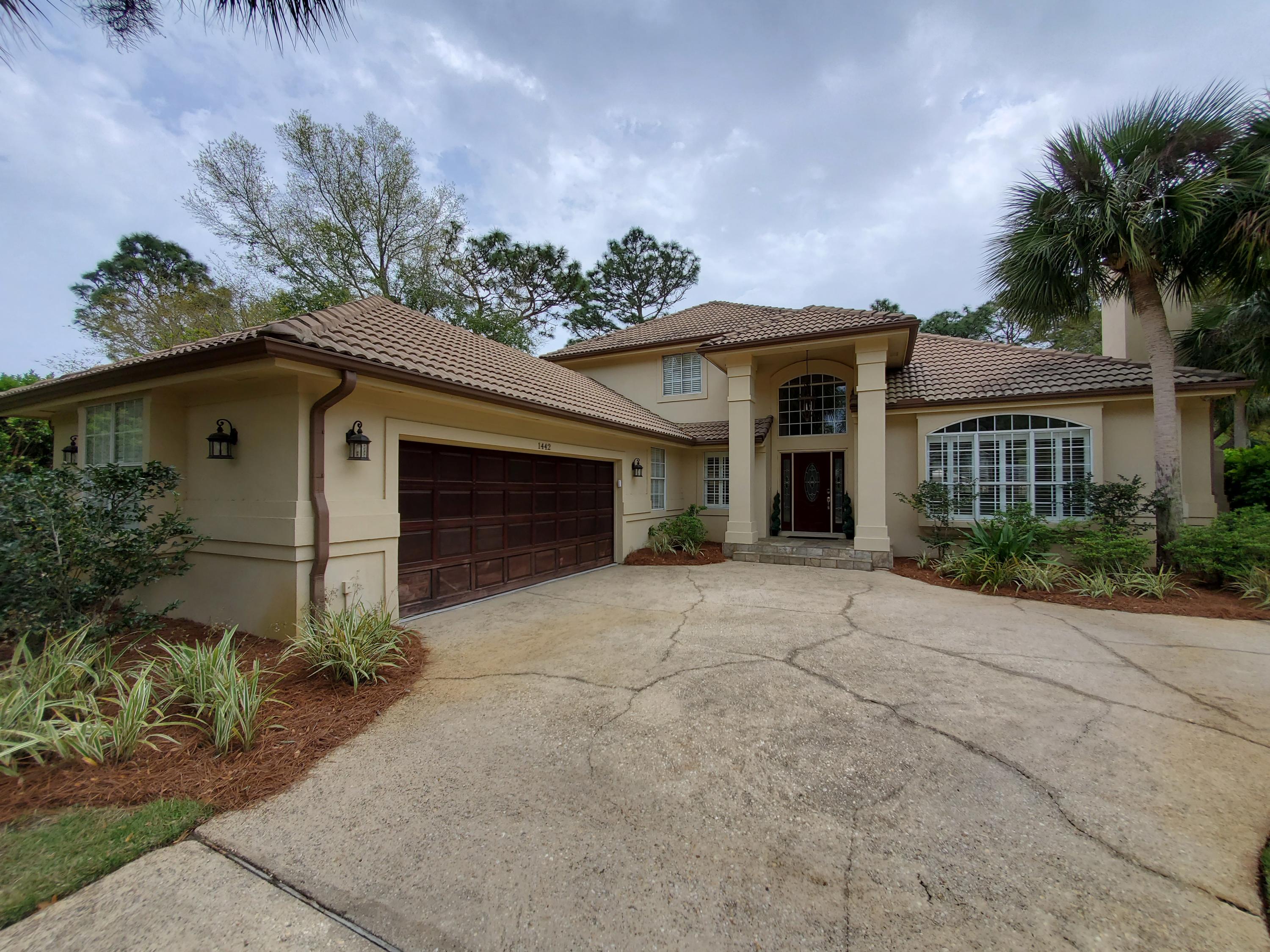 BAYTOWNE AVE EAST - Residential