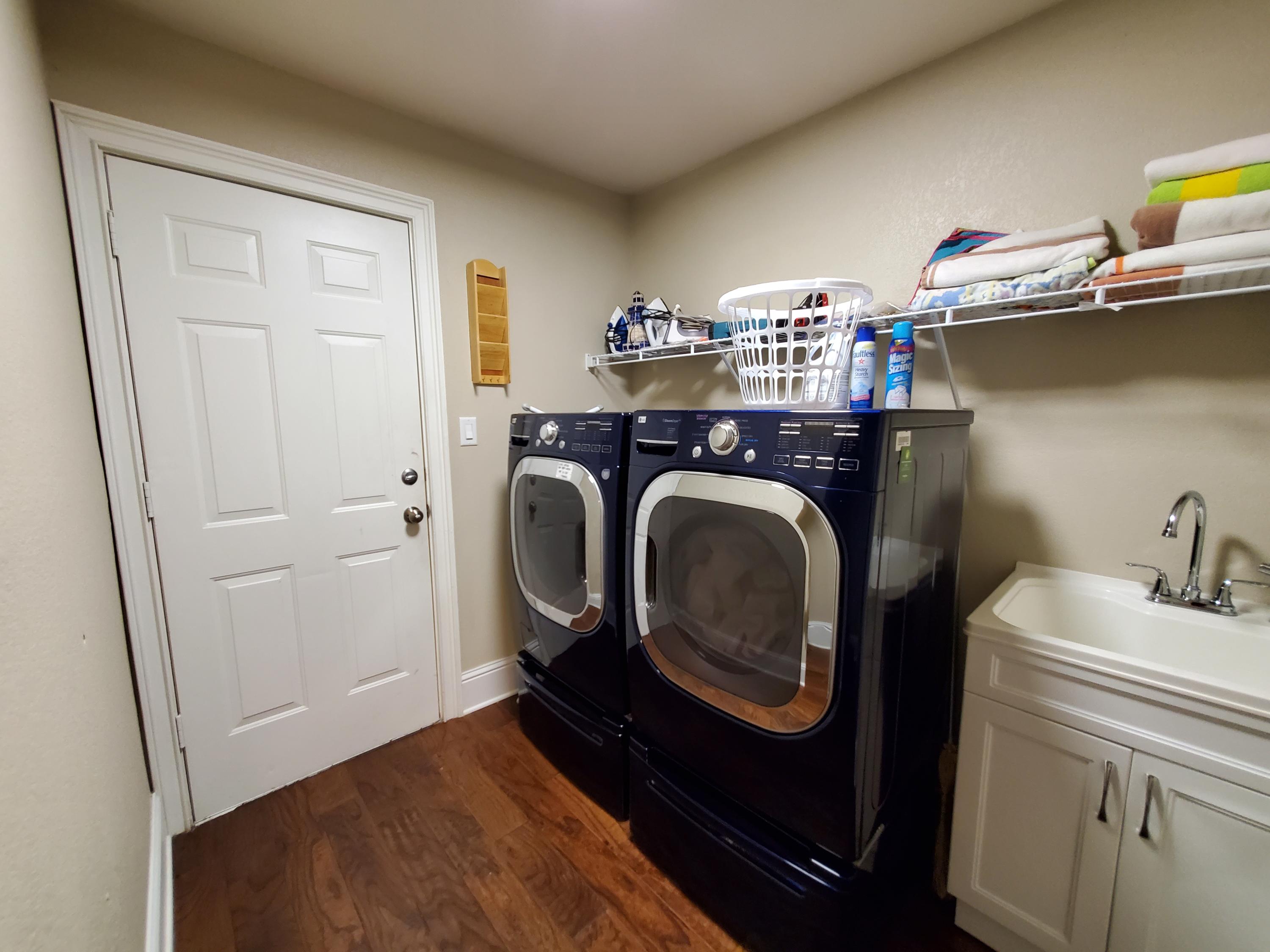 BAYTOWNE AVE EAST - Residential