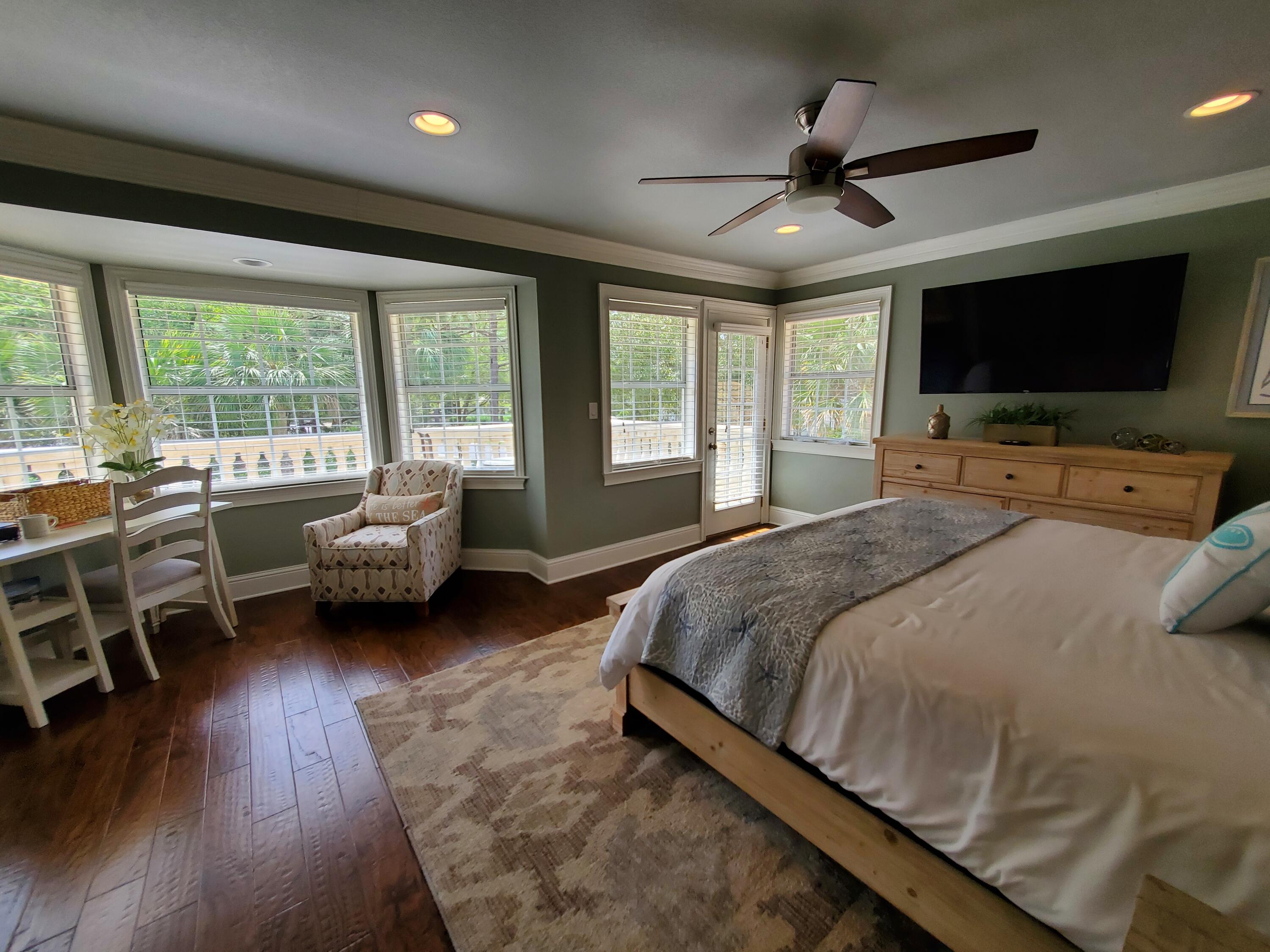 BAYTOWNE AVE EAST - Residential