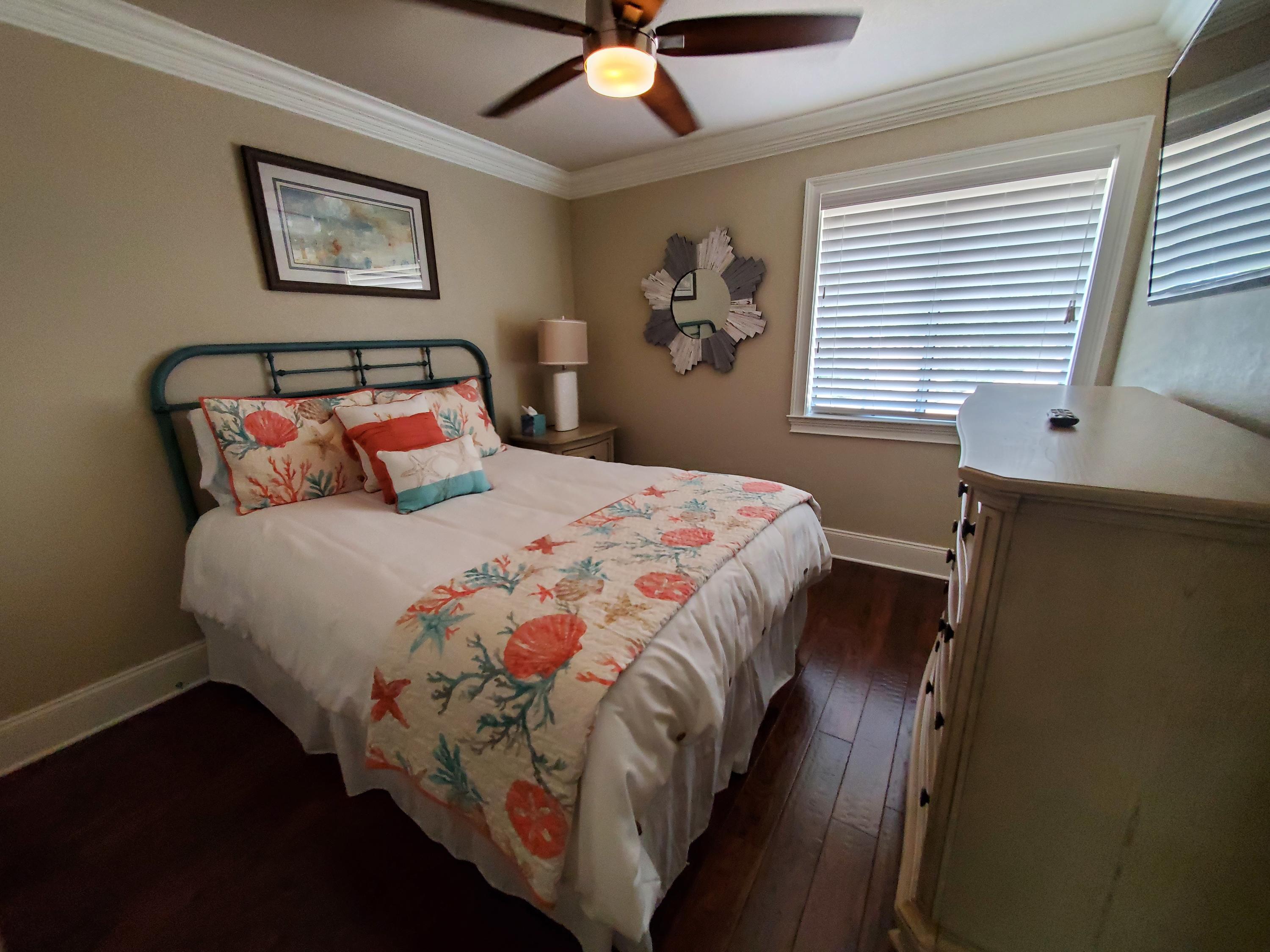 BAYTOWNE AVE EAST - Residential