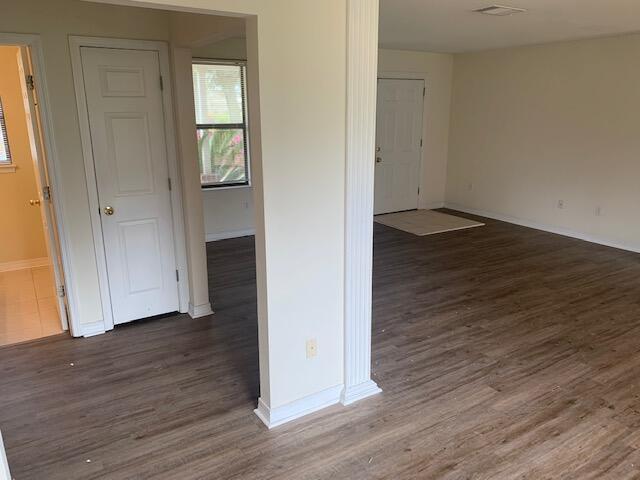 ELLIOTTS POINT 8TH ADDN - Residential Lease