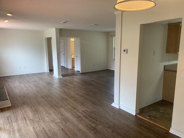 ELLIOTTS POINT 8TH ADDN - Residential Lease