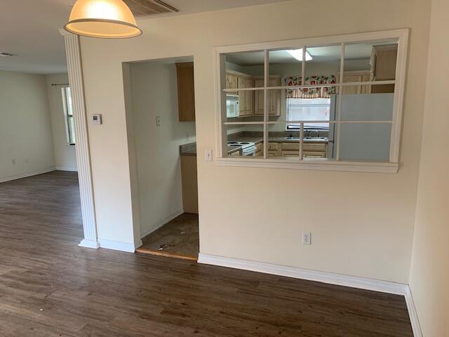 ELLIOTTS POINT 8TH ADDN - Residential Lease