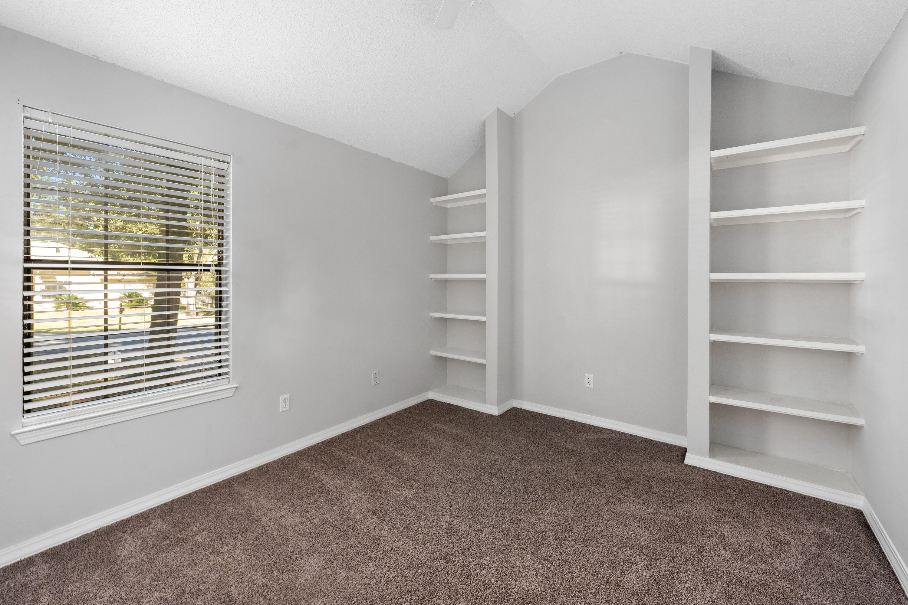 ROLLING HILLS ESTATES - Residential