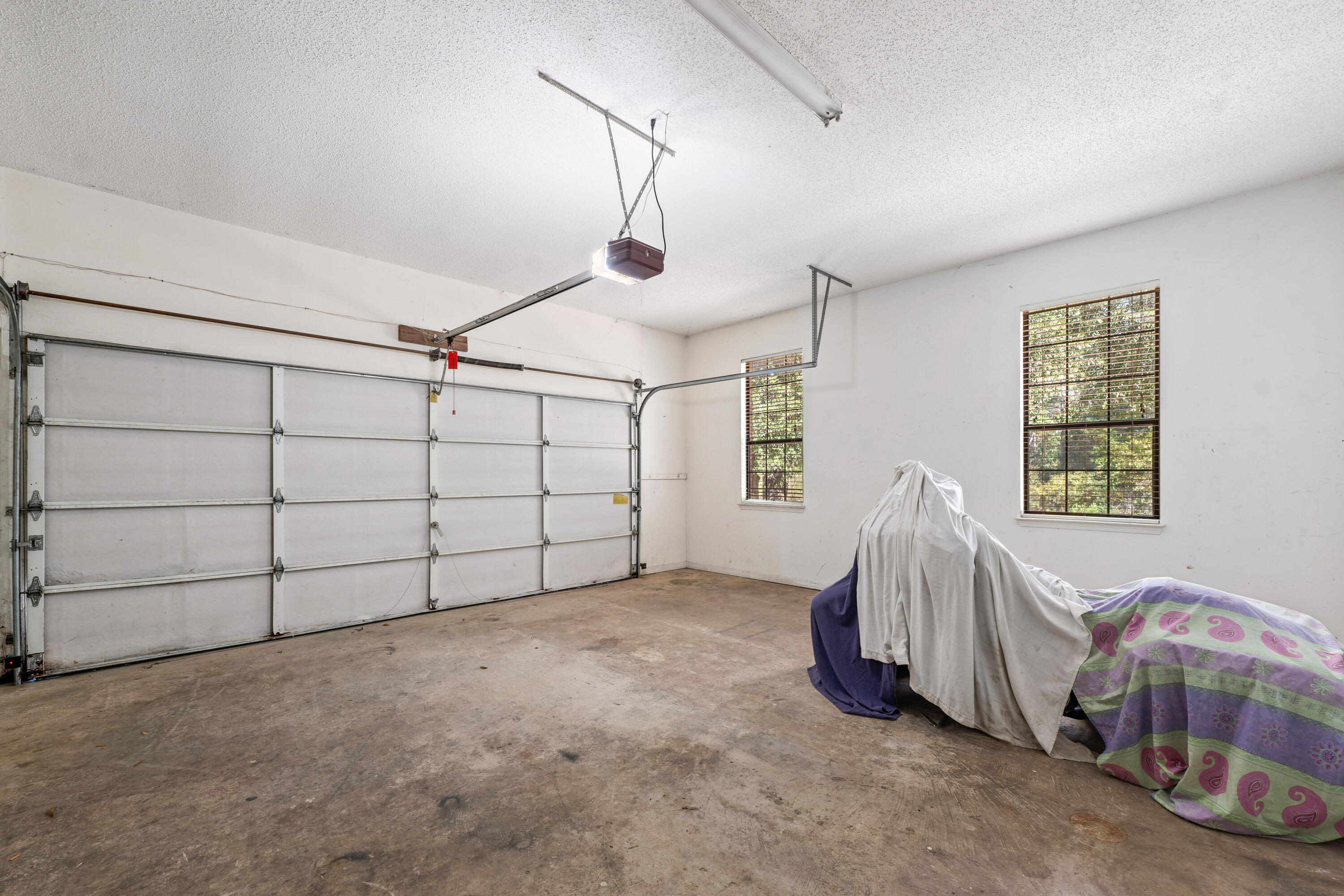 ROLLING HILLS ESTATES - Residential