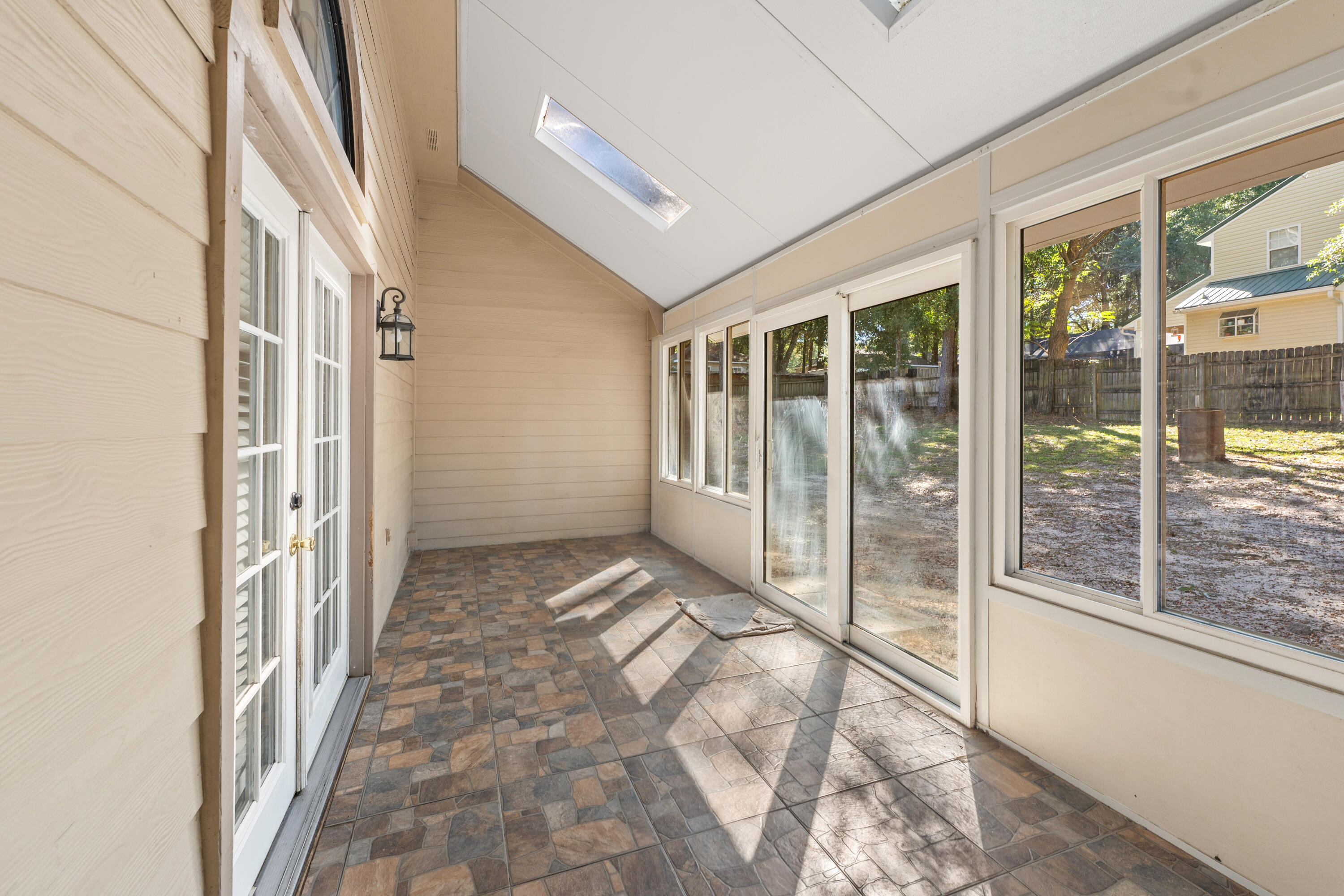 ROLLING HILLS ESTATES - Residential