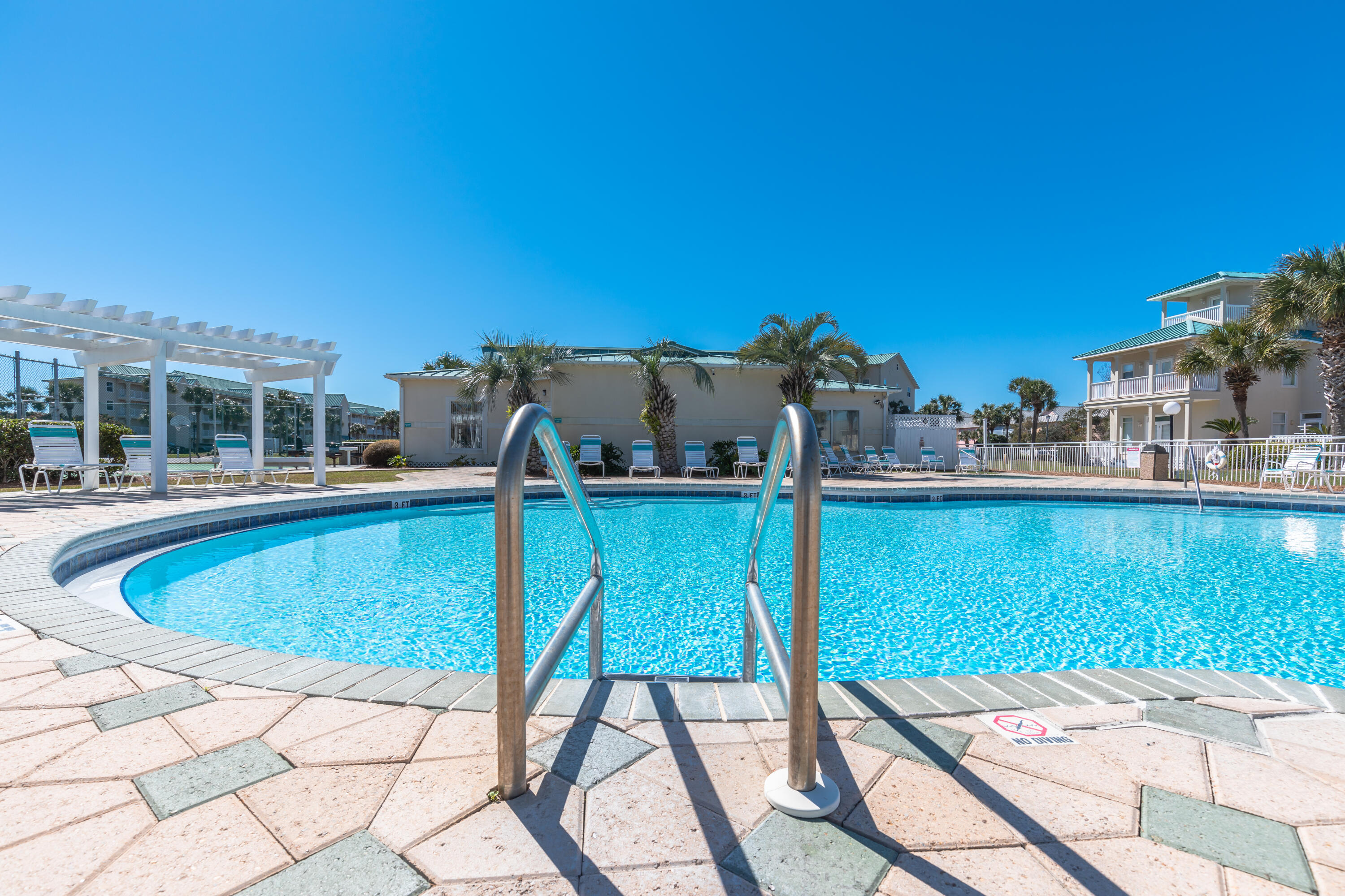 MARAVILLA COTTAGES - Residential