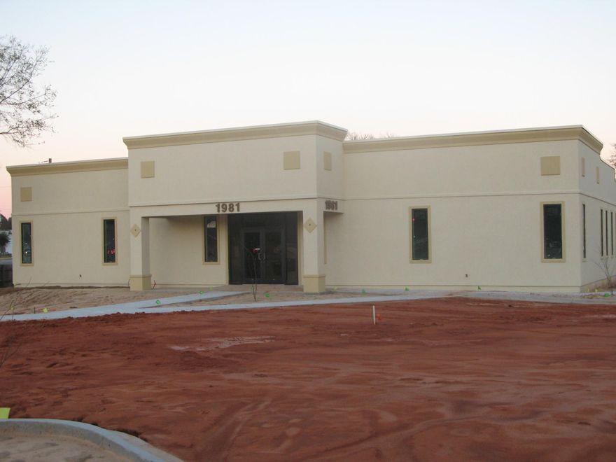 Brand new office building under construction. Can lease 2,000 sqft or 4,000 sqft. Located near hospital and court house. Will be available around Feb 1st. Stop light intersection. Have site plan and floor plans if needed.