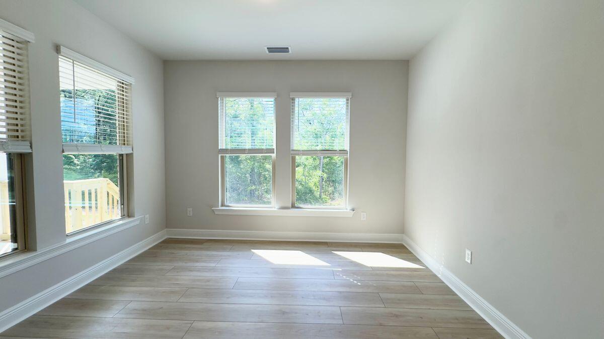 YOUNG OAKS - Residential