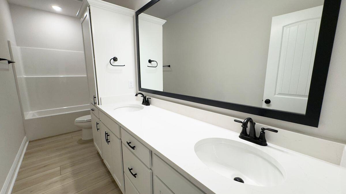 YOUNG OAKS - Residential