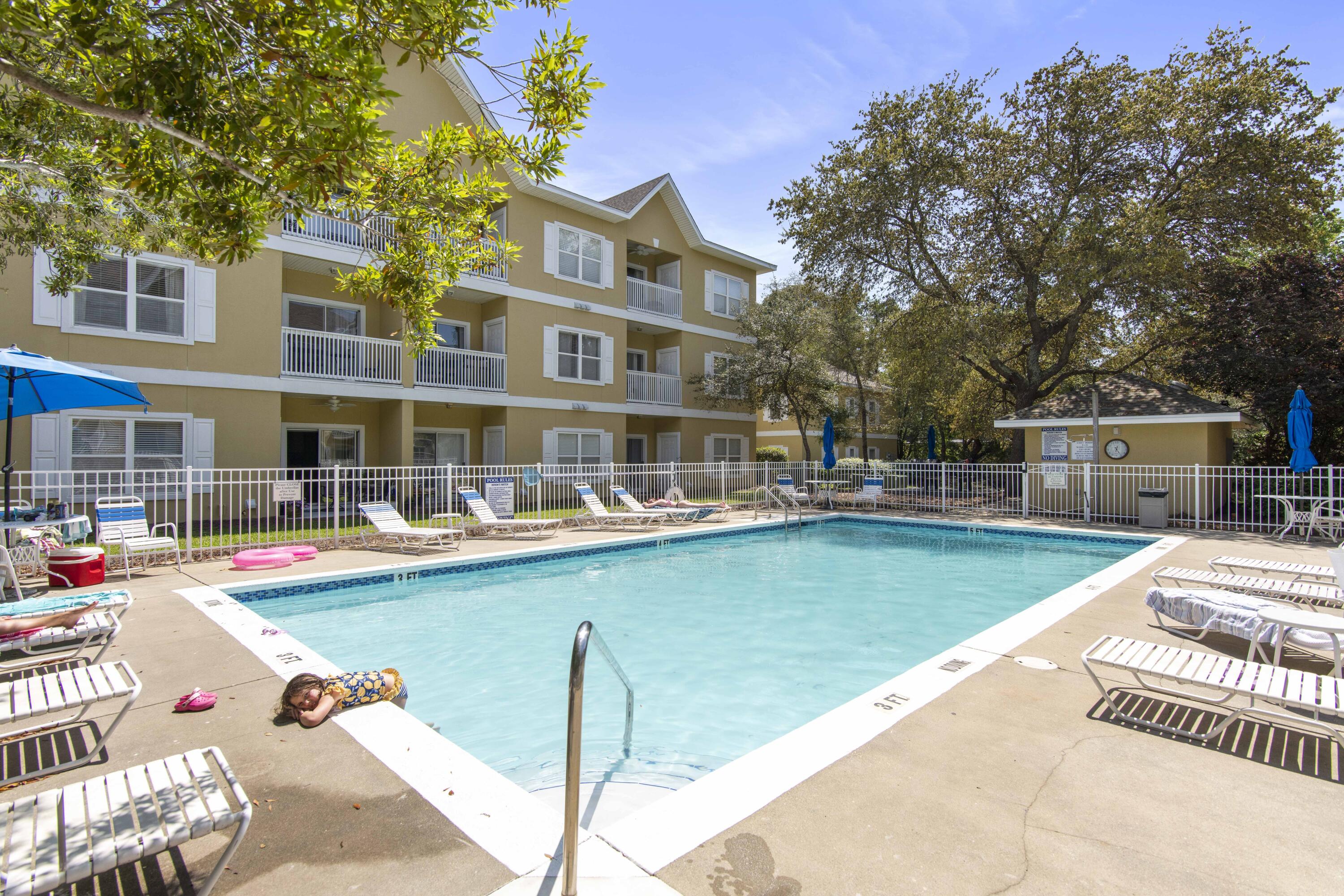 HERONS WATCH CONDO PH 7 - Residential