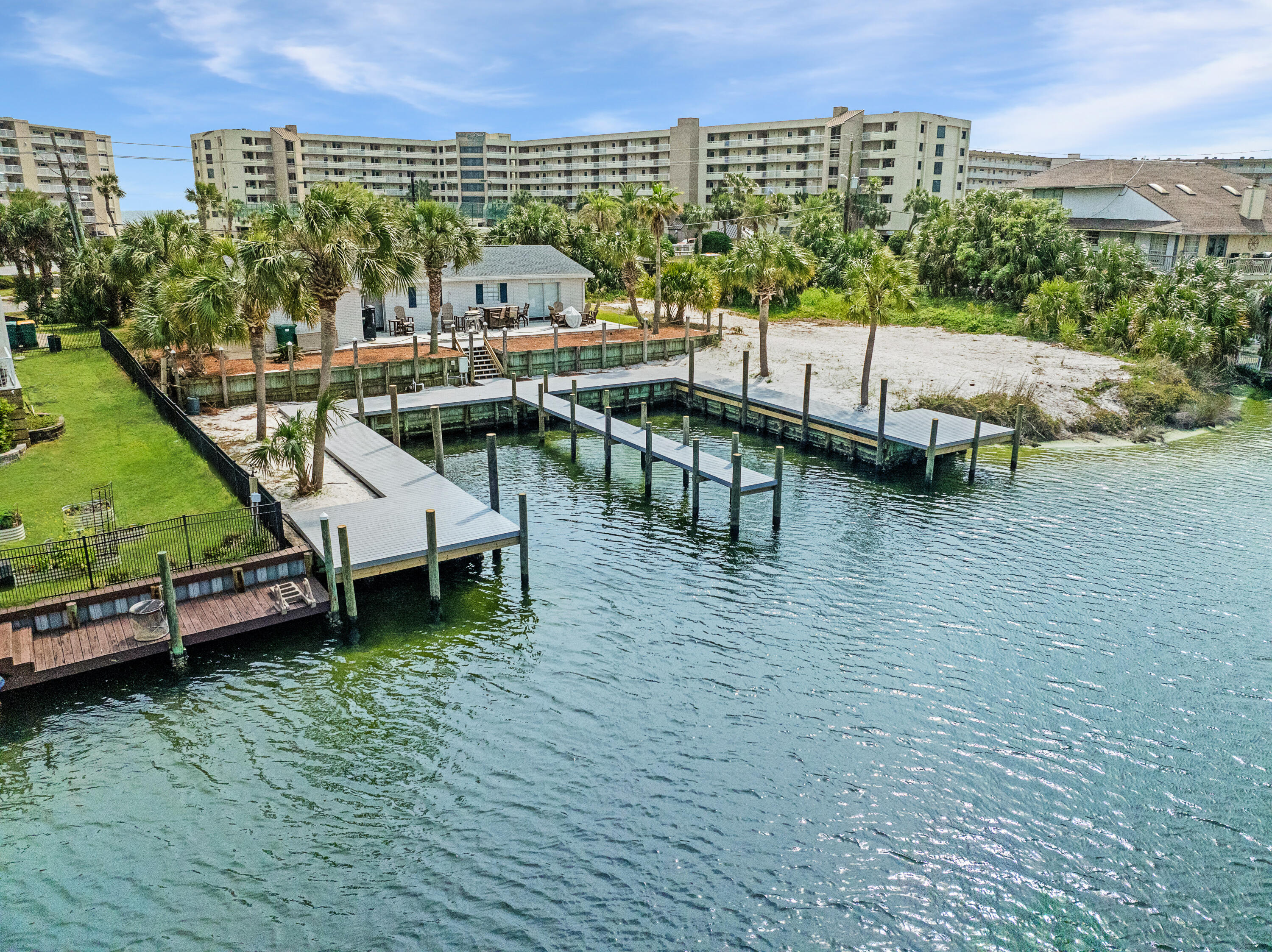 HOLIDAY ISLE - Residential