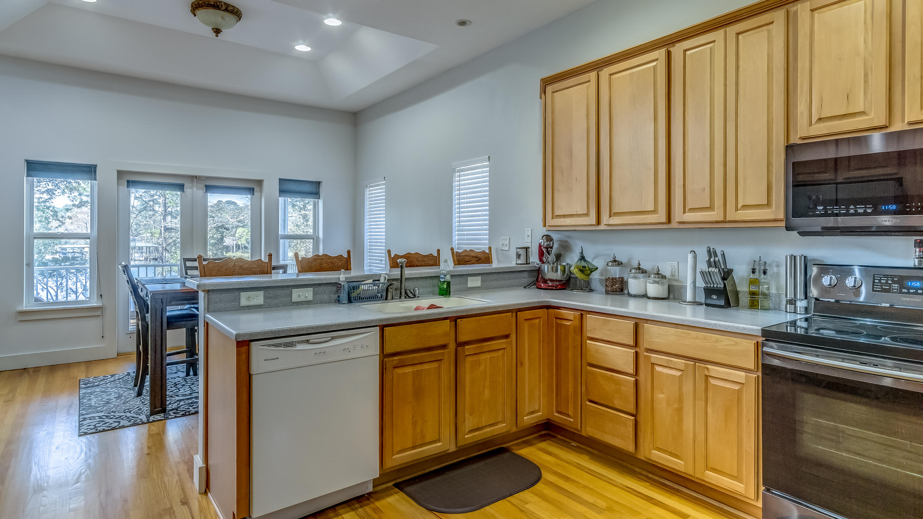 FOREST SHORES - Residential