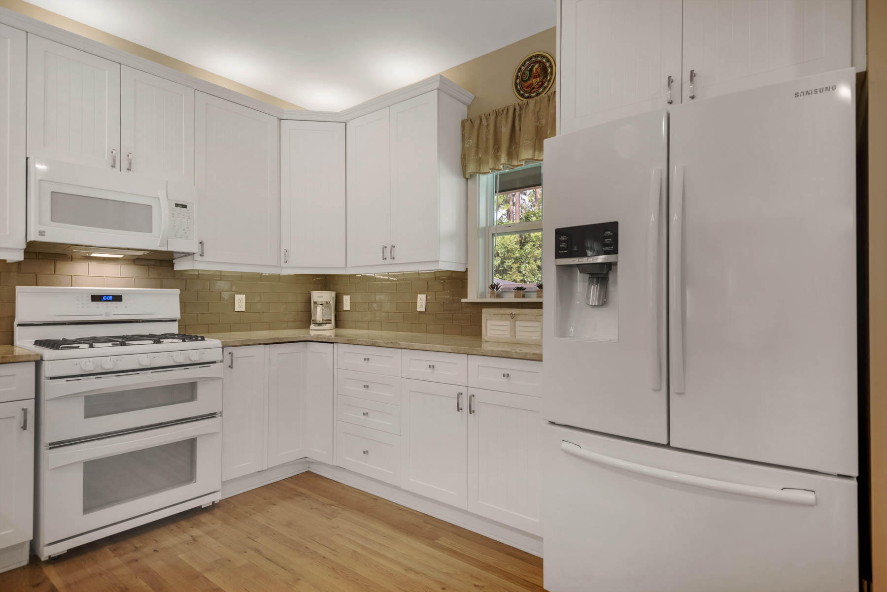 BAY PINE SHORES - Residential