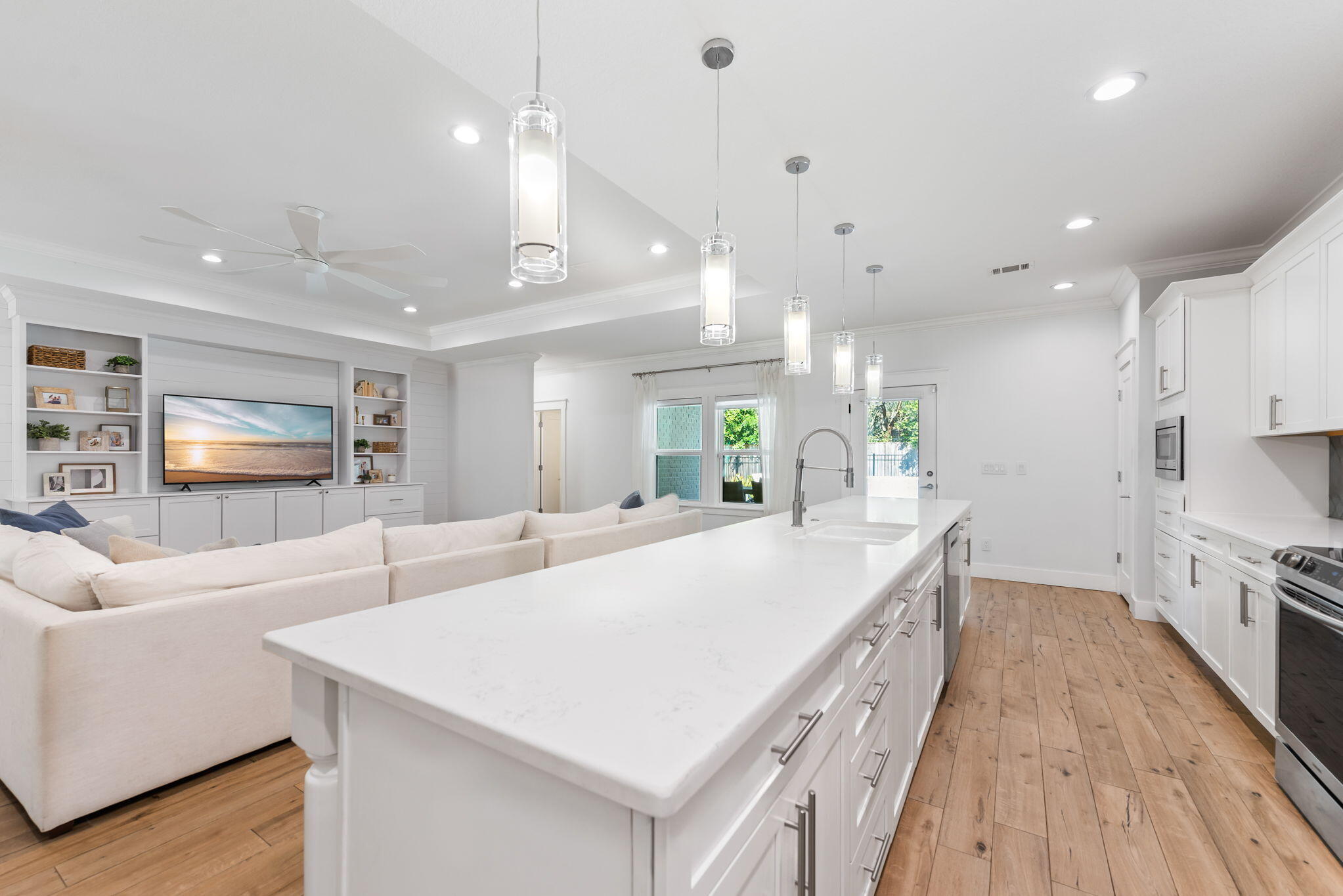 WOODLAND SHORES - Residential